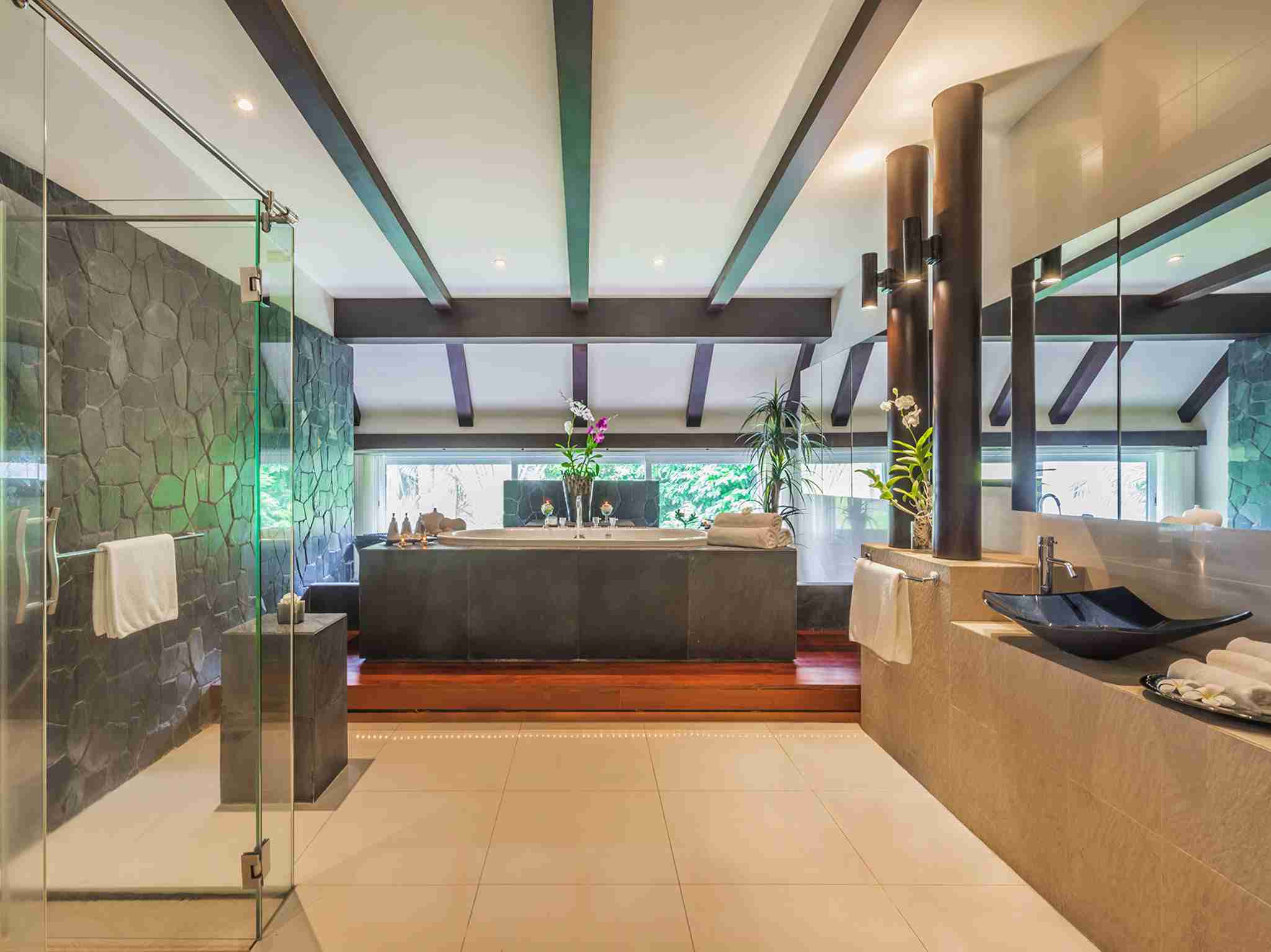 Villa Amanzi - Master bedroom one ensuite