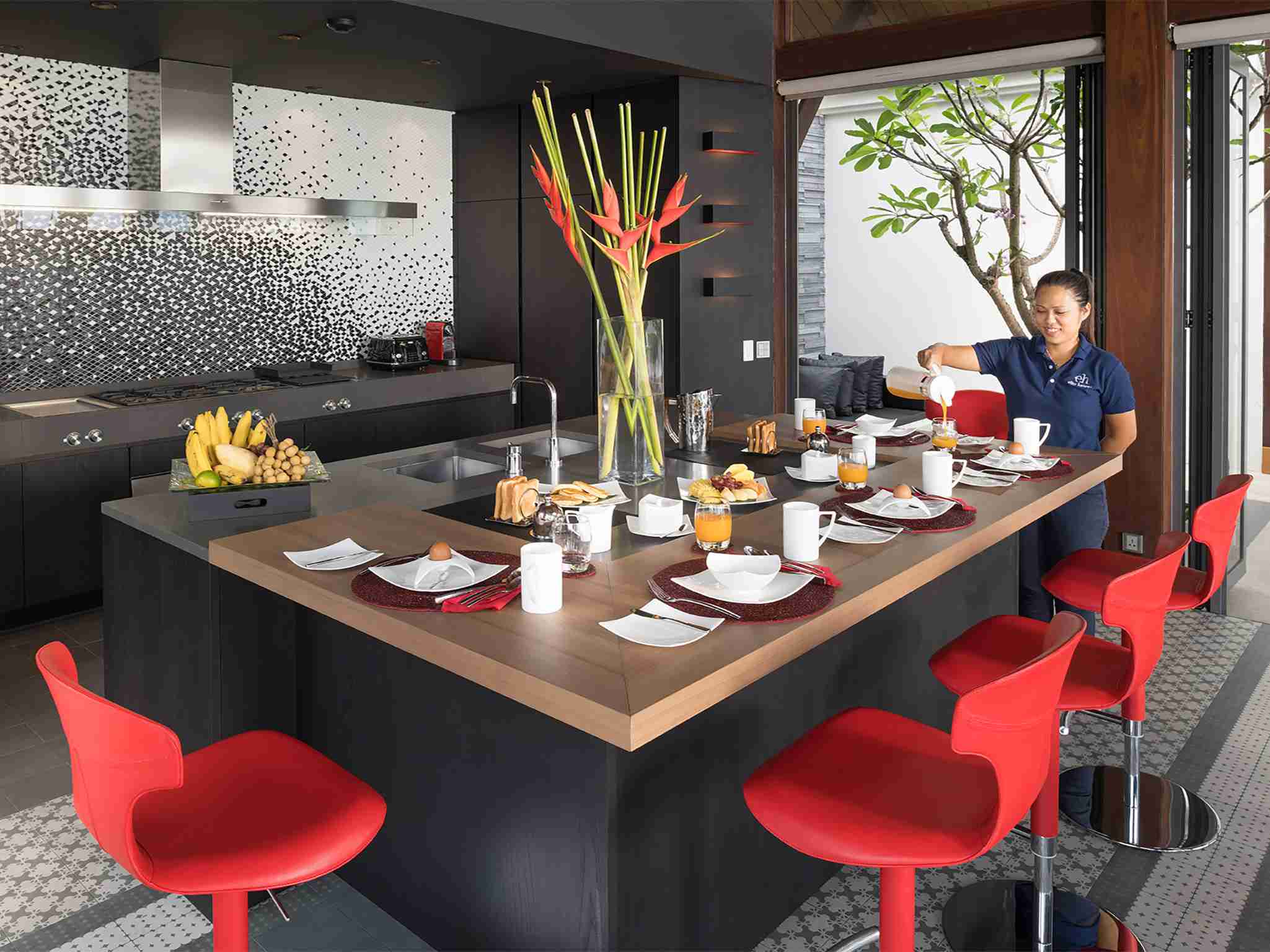 Malaiwana Villa M - Breakfast prep