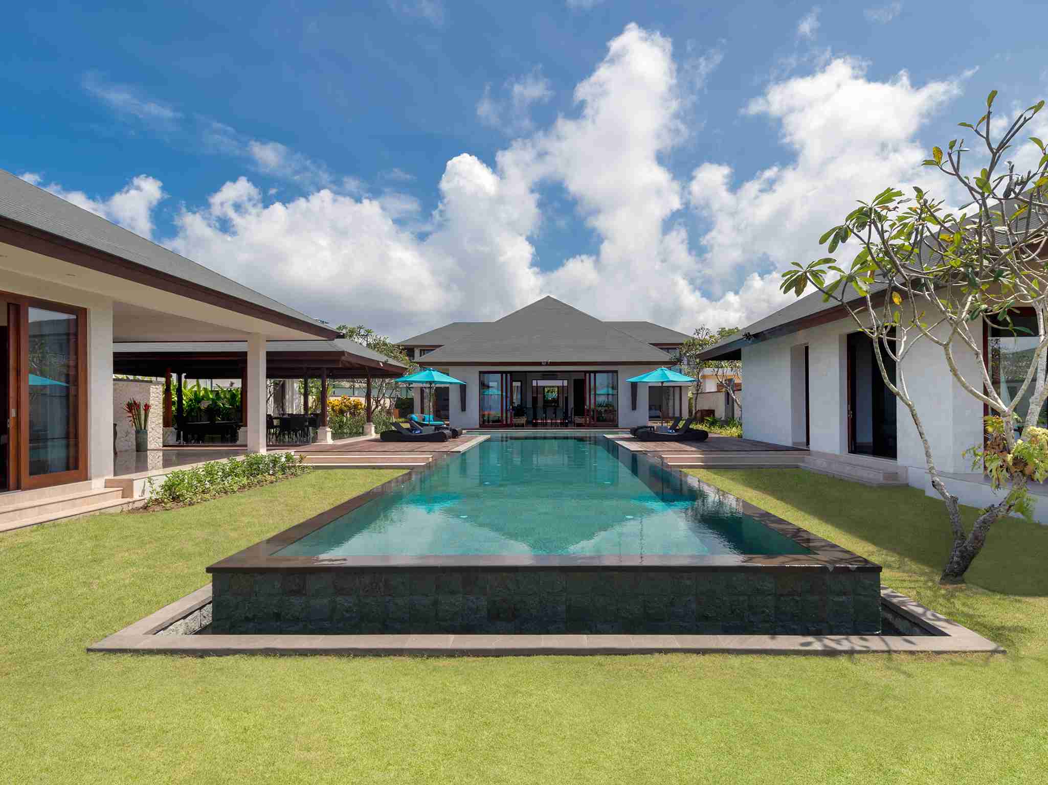 Pandawa Cliff Estate - Villa Marie - The villa and grounds