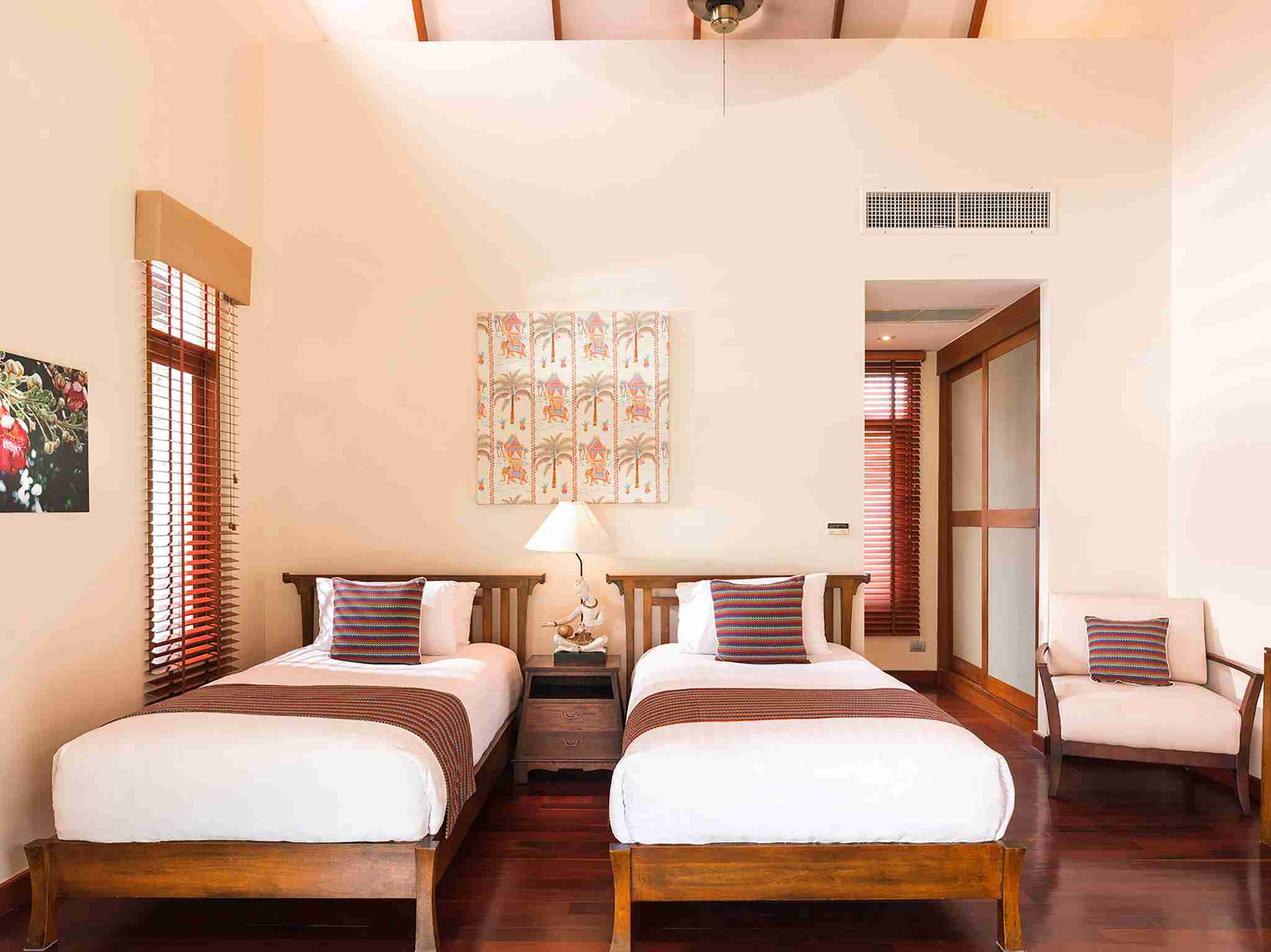 Tawantok Beach Villas - Villa 2 - Twin guest bedroom