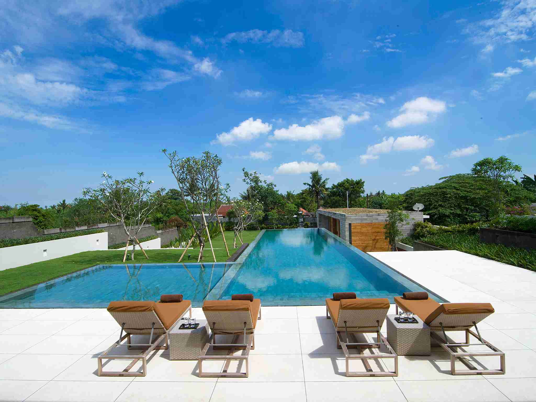 The Iman Villa - Sunloungers by the pool