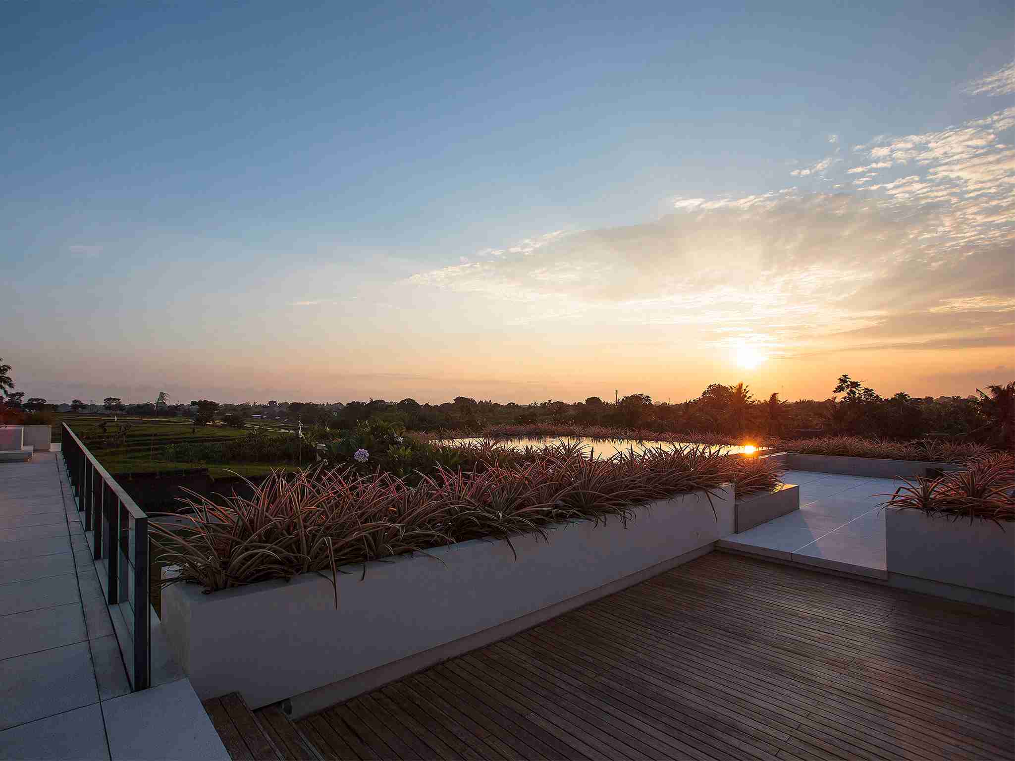 The Iman Villa - Rooftop sunsets