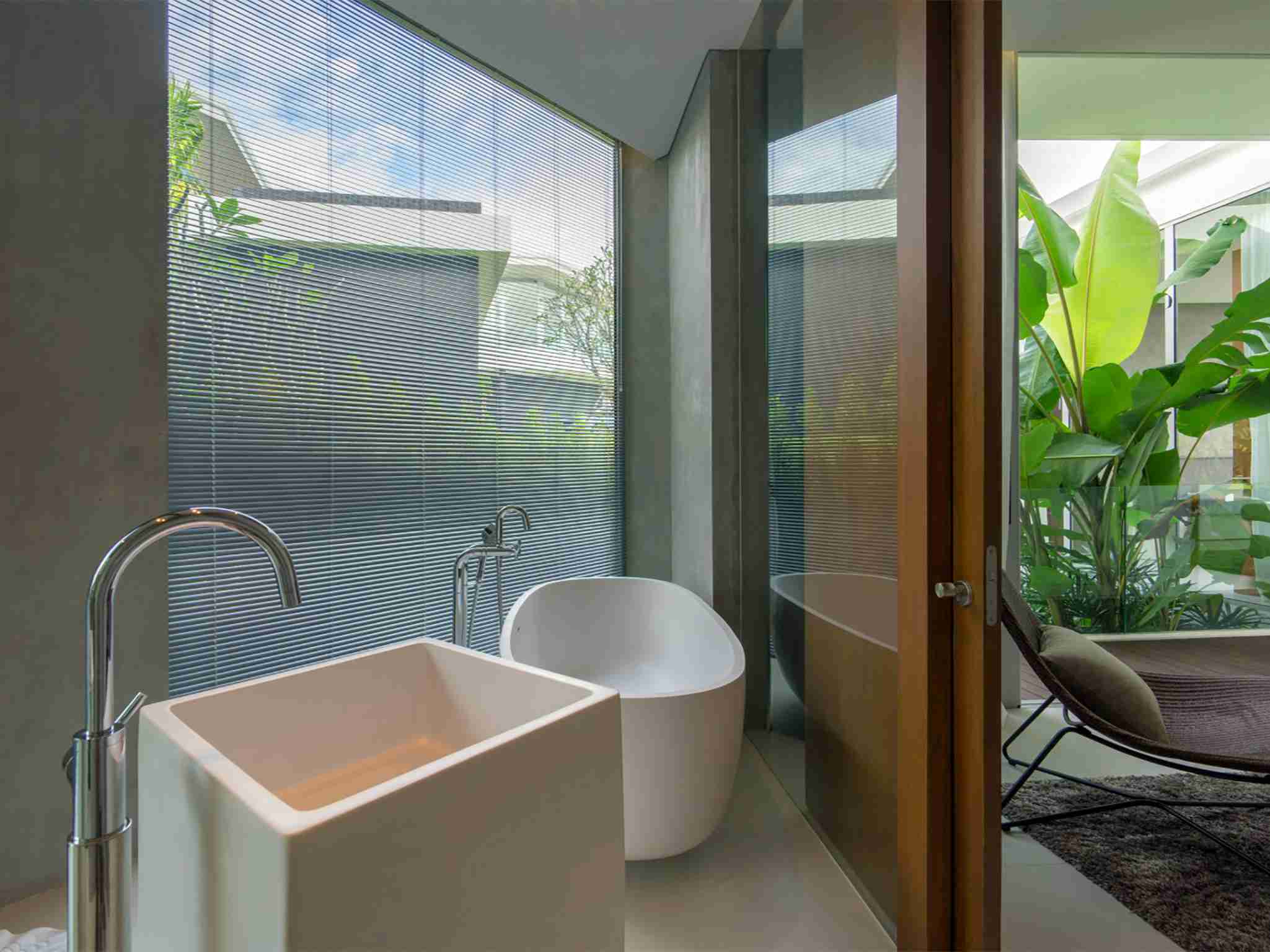Villa Abiente - Refreshing bathroom setting