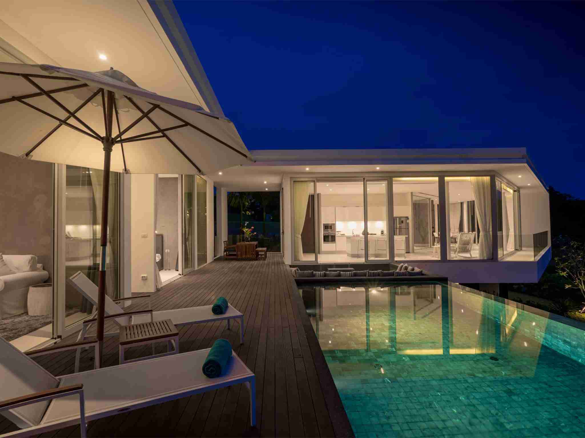 Villa Abiente - Pool by the night