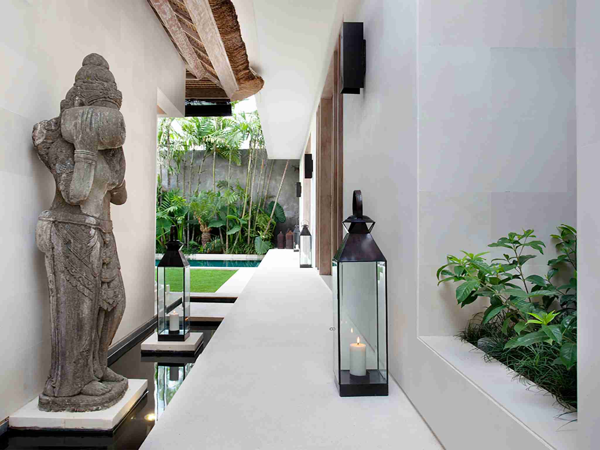 Villa Adasa - Walkway to pool