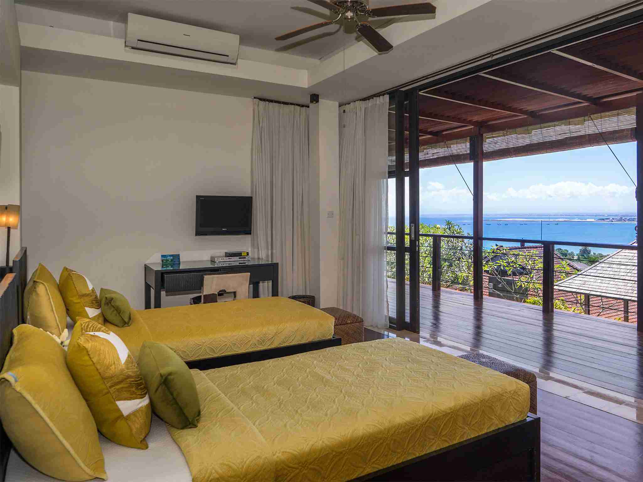 Villa Adenium - Guest bedroom with magnificent view