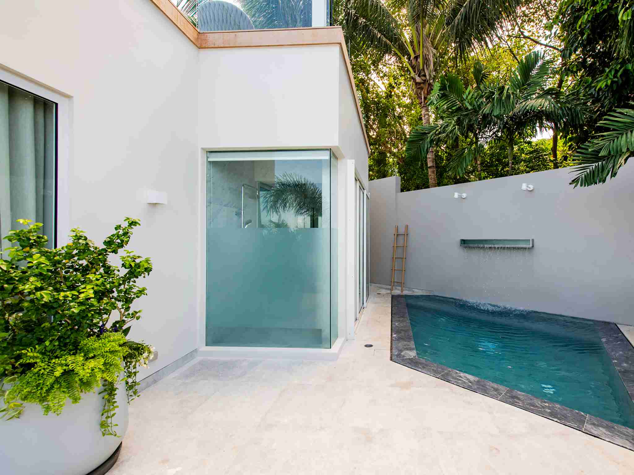 Villa Borimas - Plunge pool next to guest bedroom one
