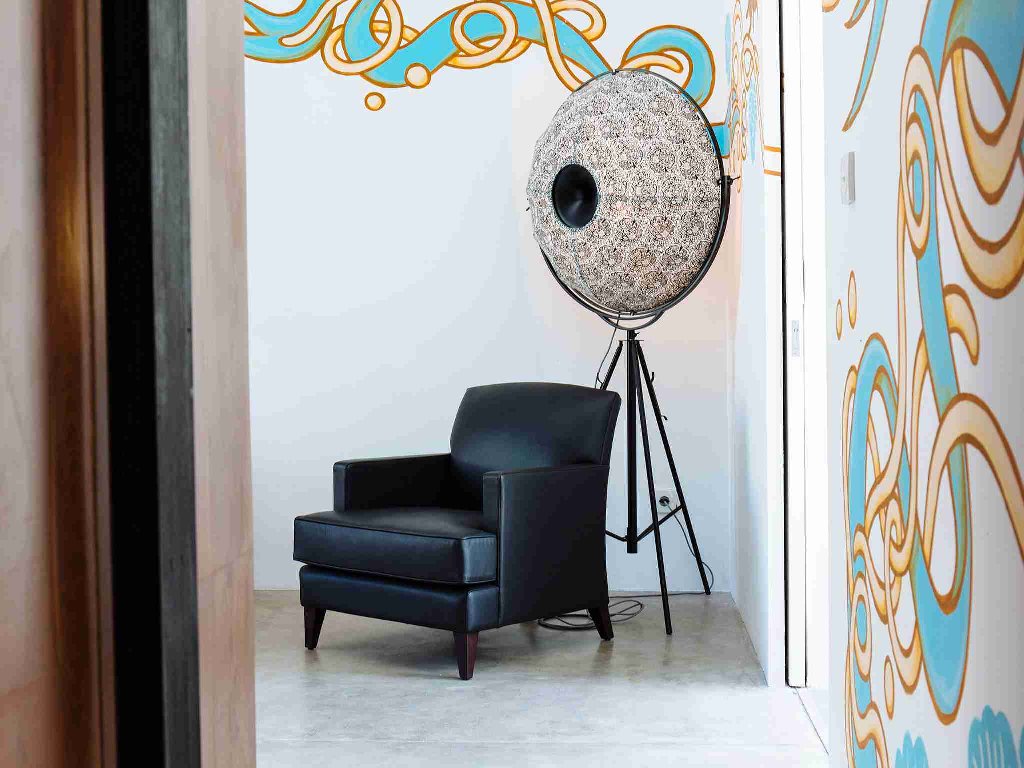 Villa Canggu - Villa North bedroom one corner chair and art