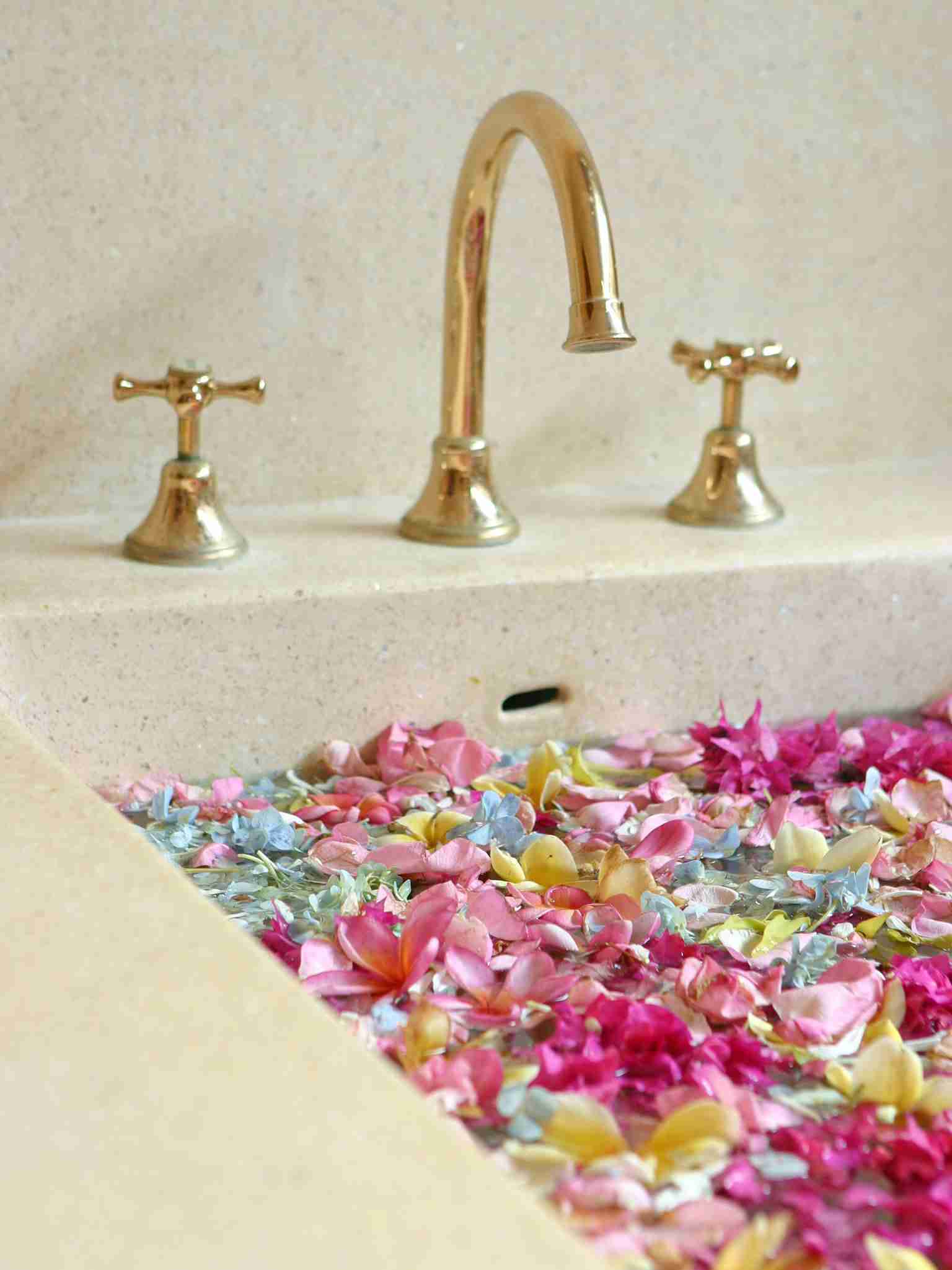 Villa Cemara - Bathtub flower