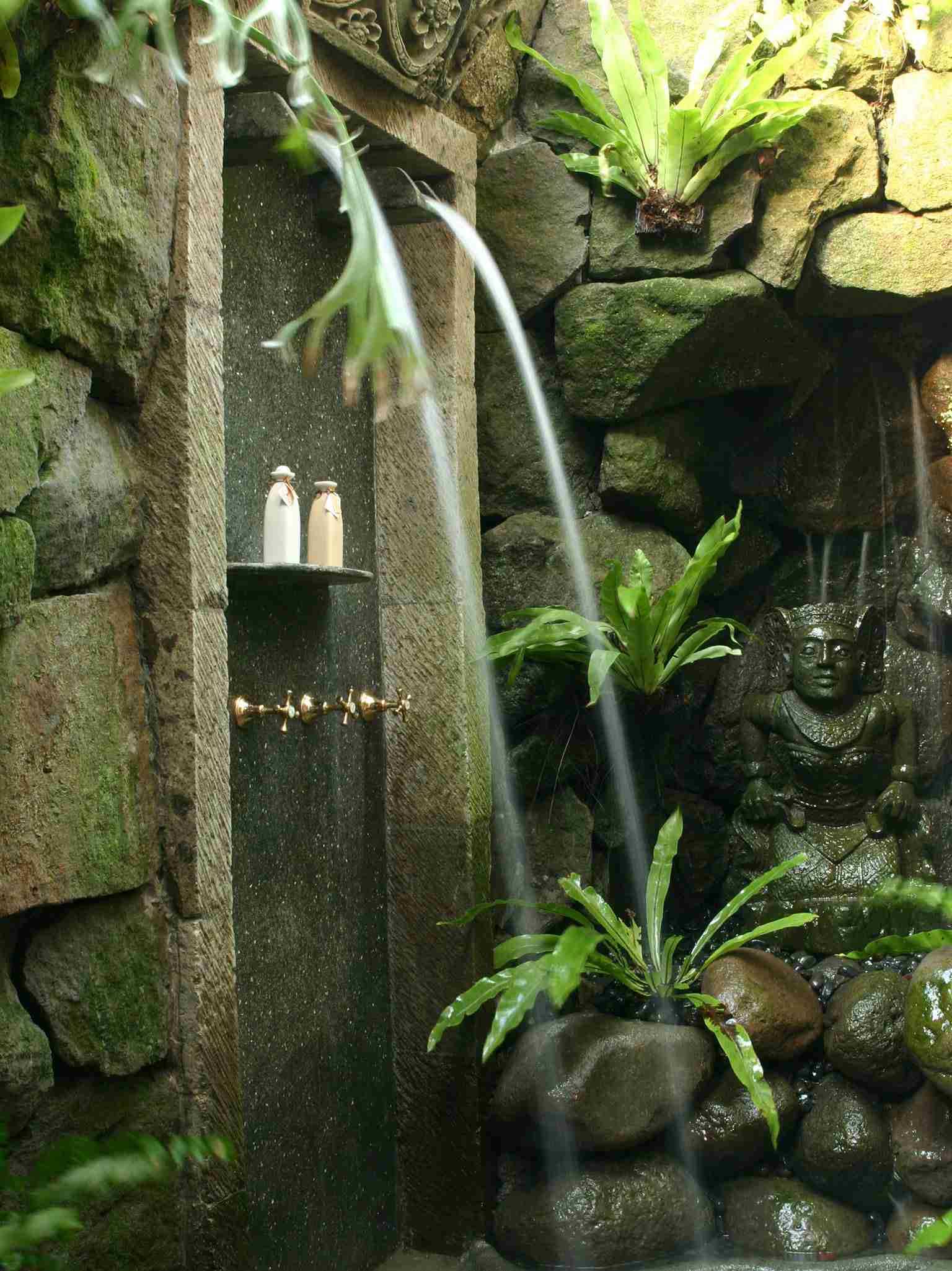 Villa Cemara - Tropical style shower