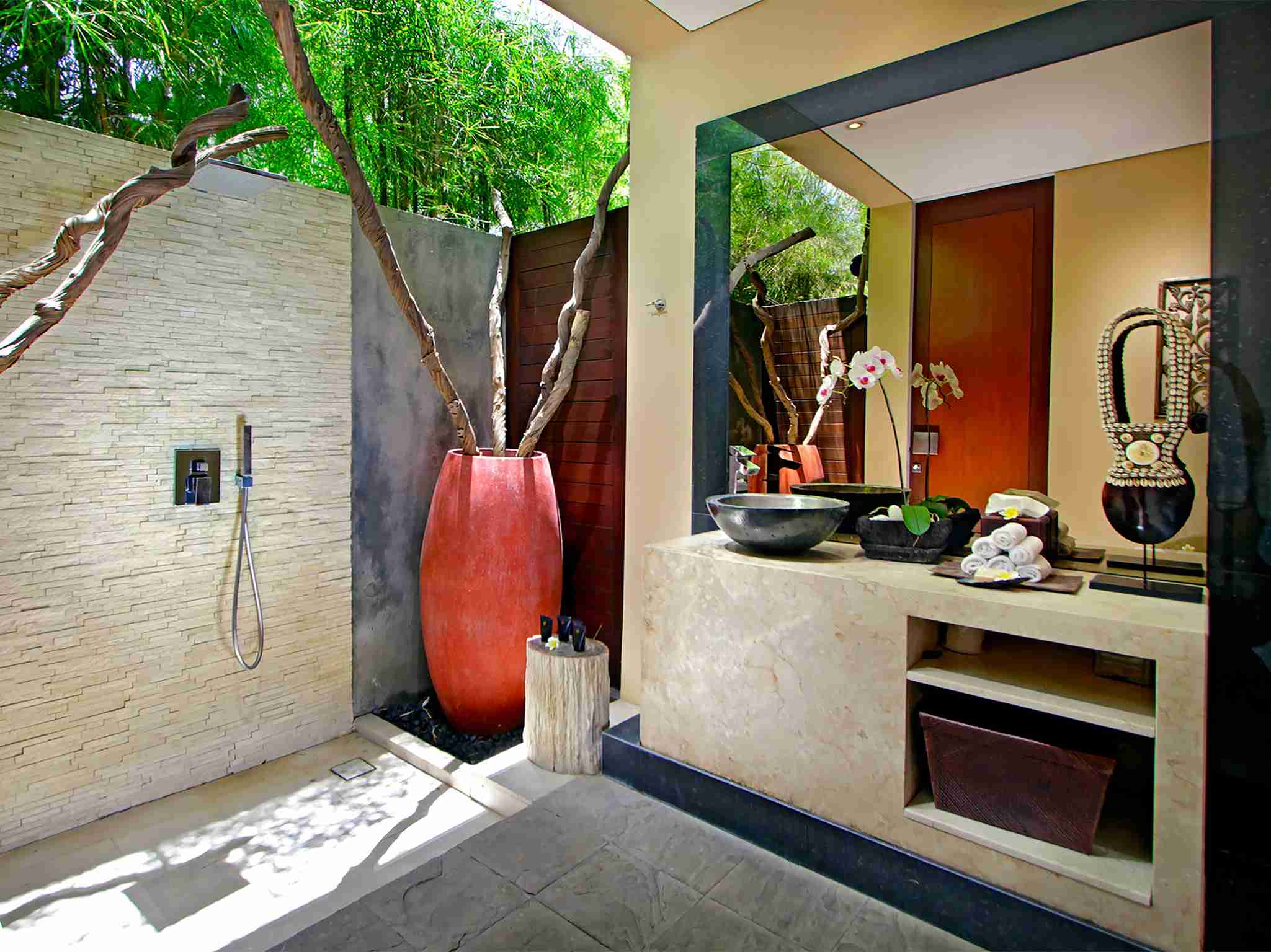 Villa Kalyani - Guest shower