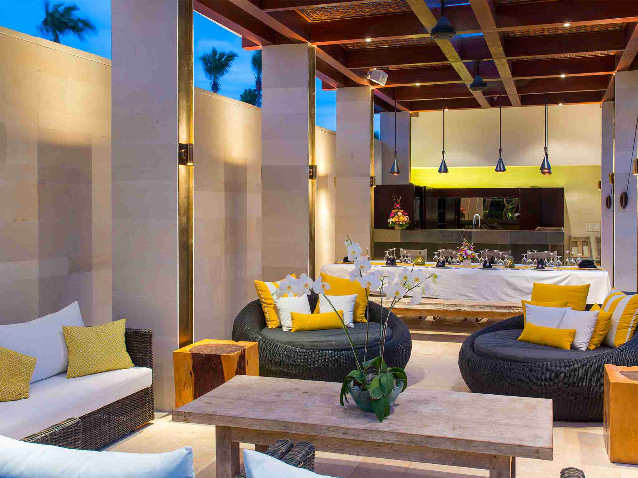 Villa Lilibel - Outdoor living area at night