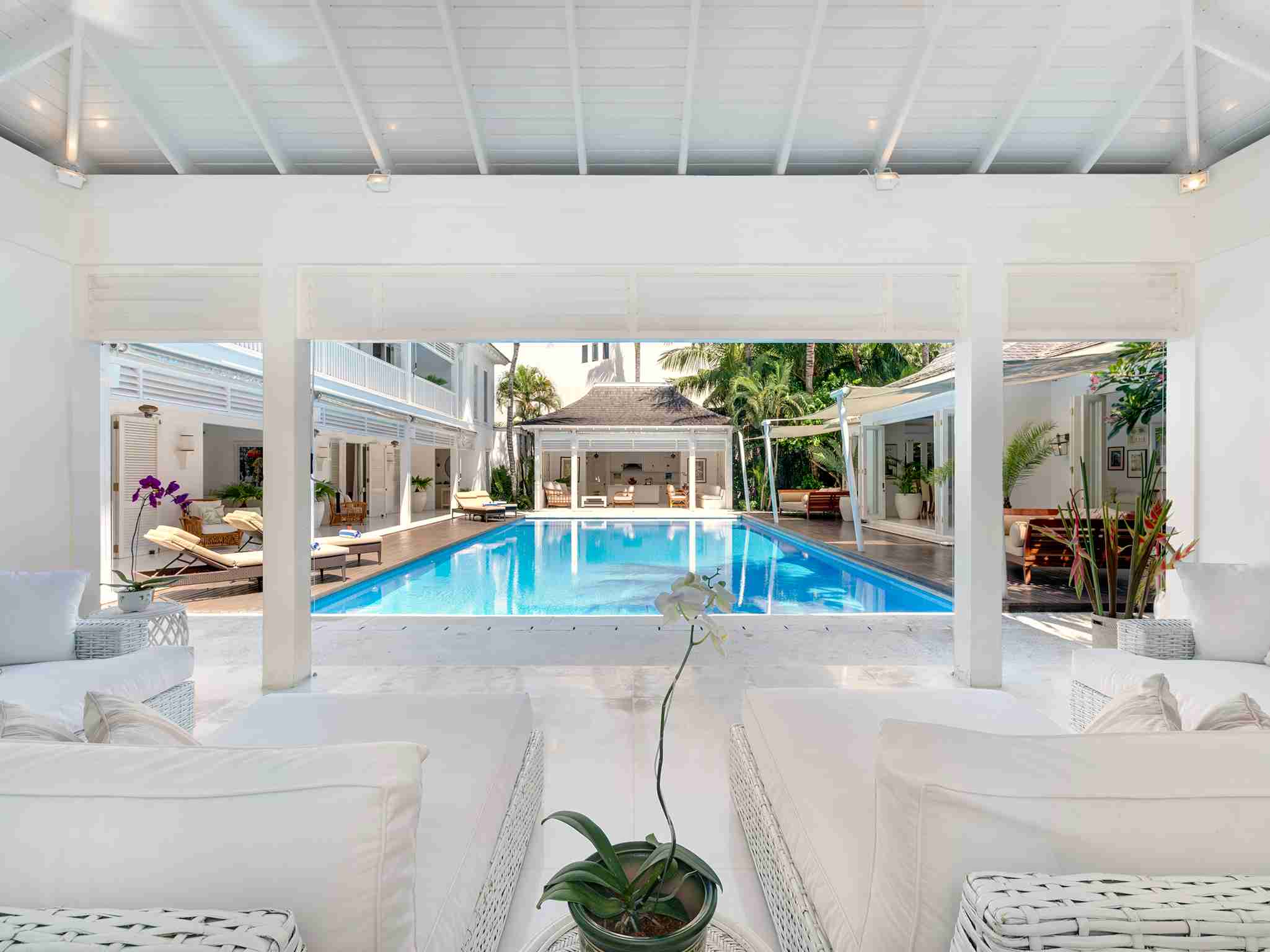 3. Villa Lulito - Living room view of the pool