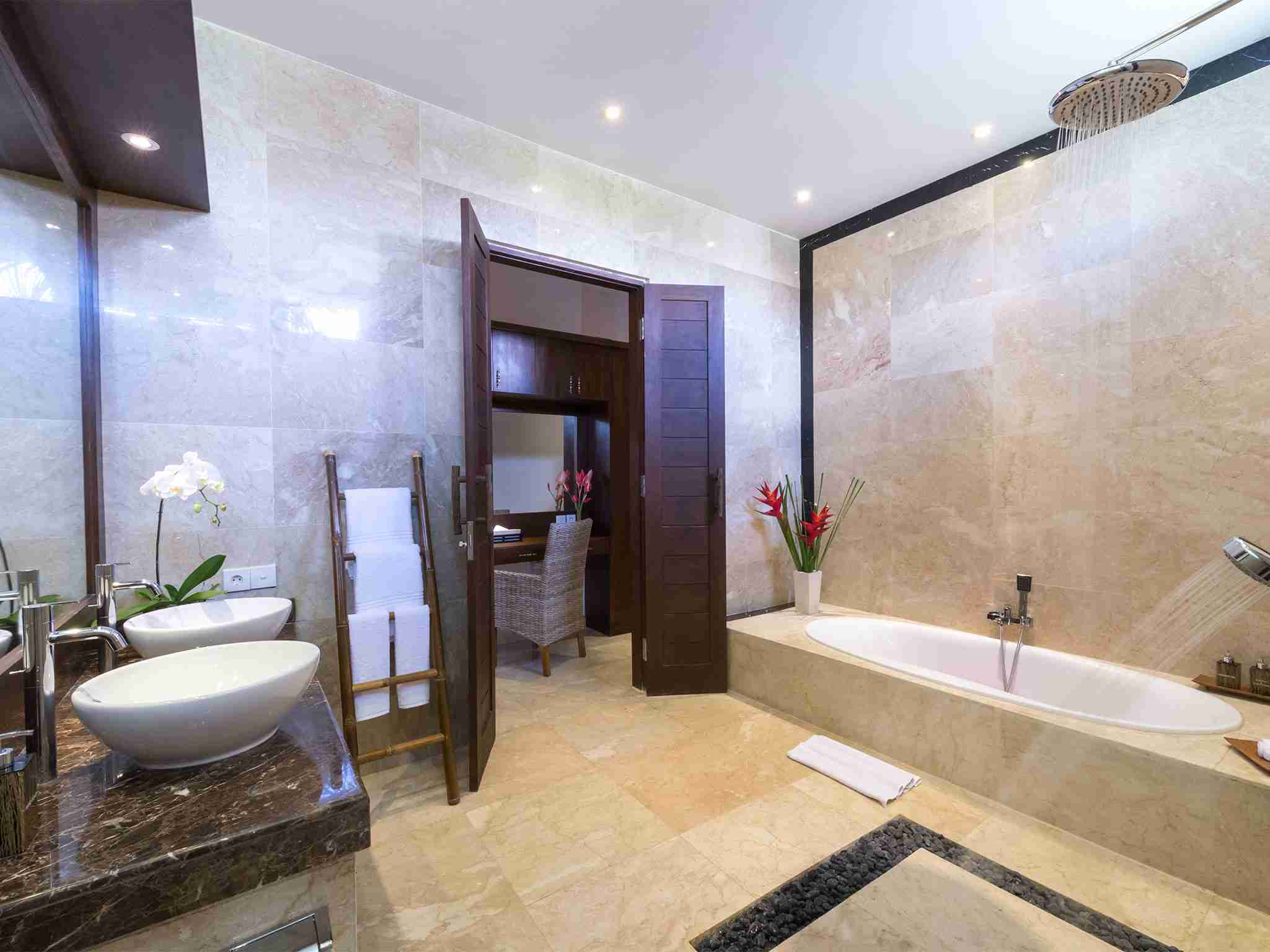 Villa Luwih - Downstairs bathroom