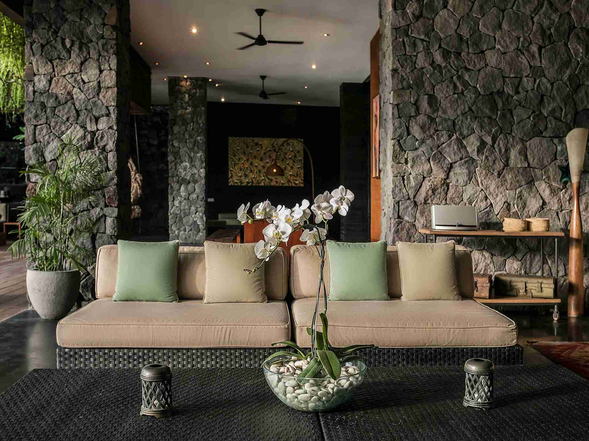 Villa Mana - Open lounge areas