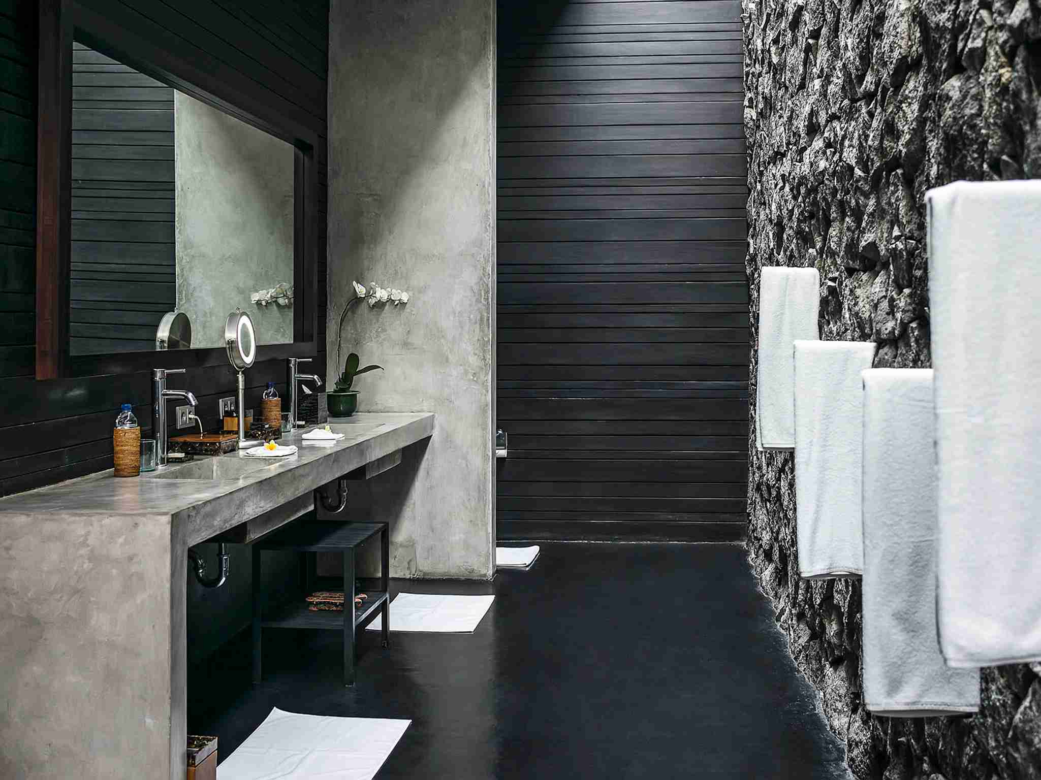 Villa Mana - Master bedroom ensuite features