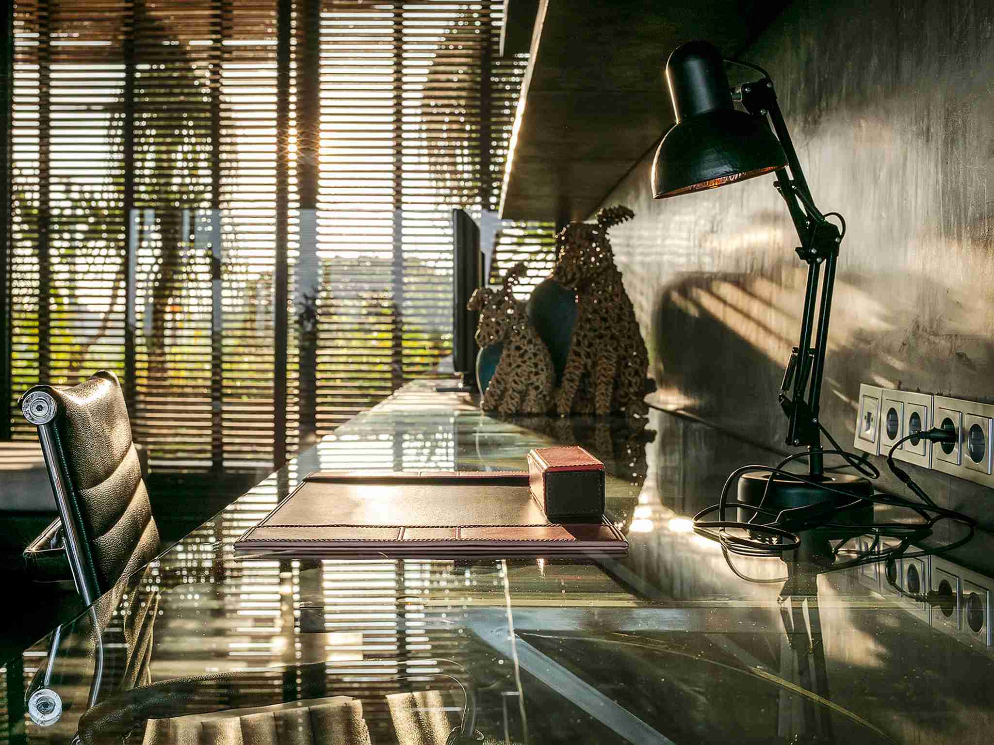 Villa Mana - Sundrenched study space