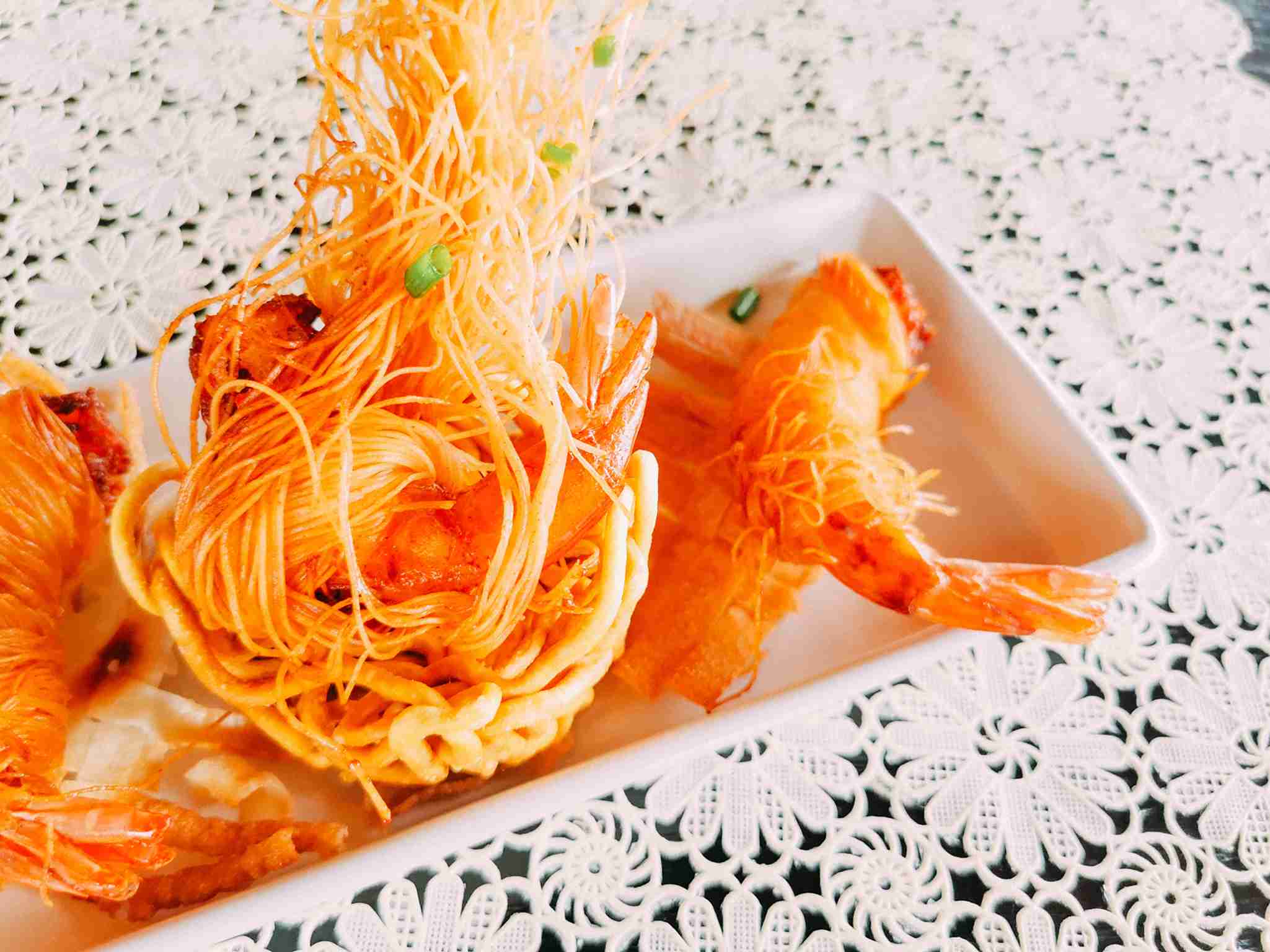 Villa Minh - Kung Sarong (Deep fried shrimp wrap with noodles)