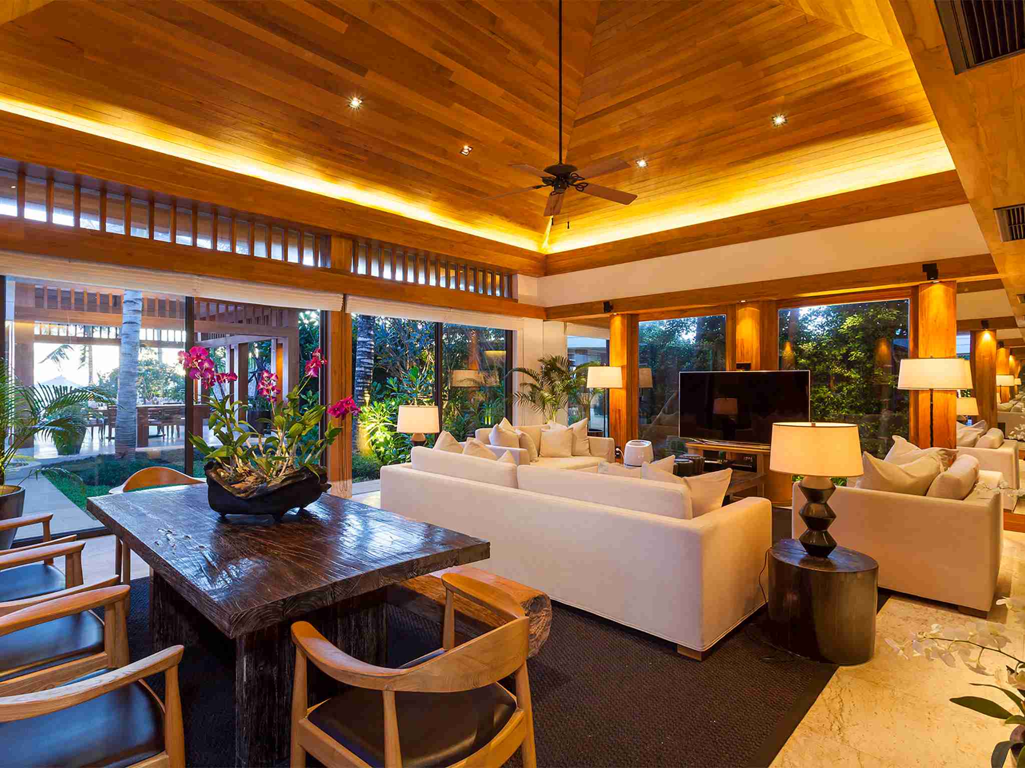 Villa Nandana - TV on media room