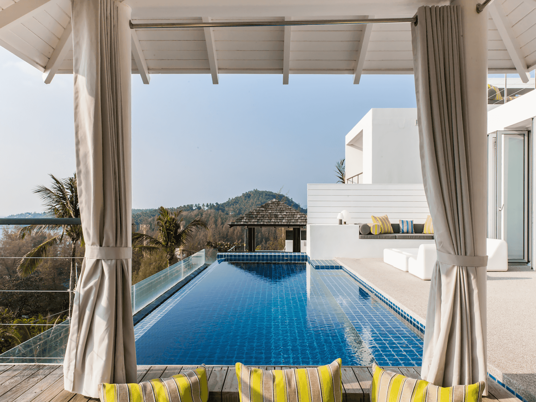 Villa Sammasan - Sun loungers by the pool