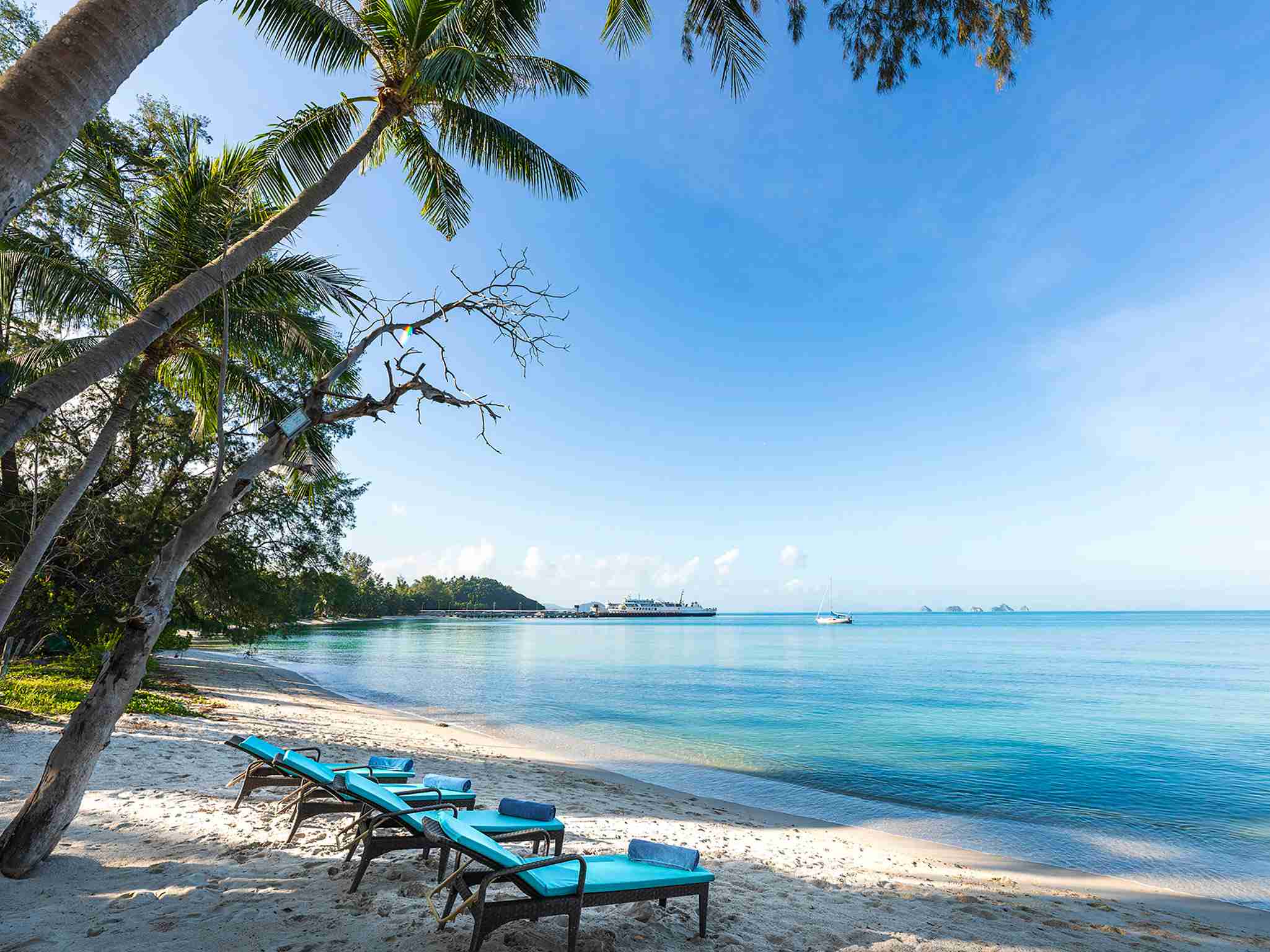 Waimarie - Private beach loungers
