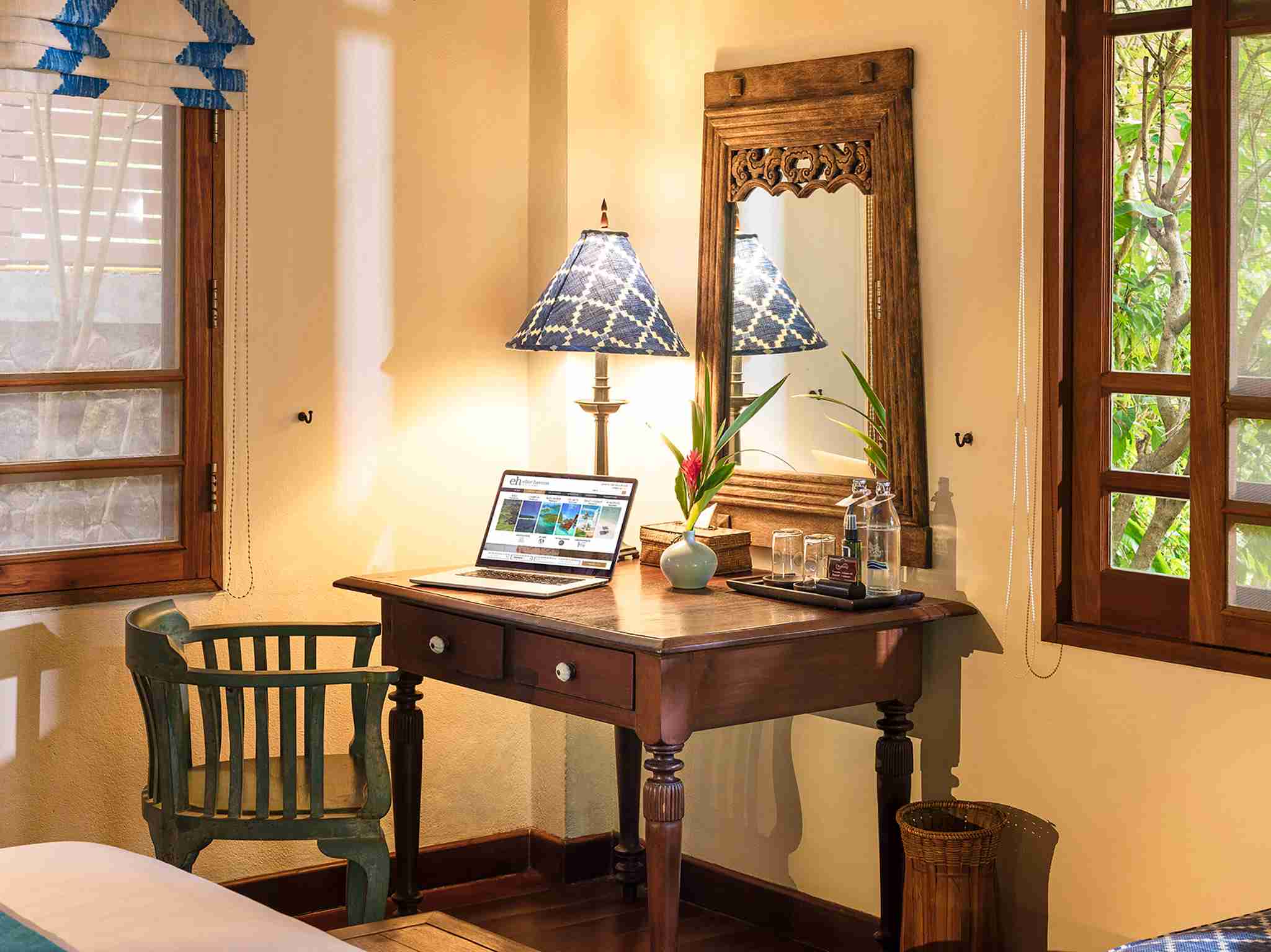 Waimarie - King guest room 2 desk features