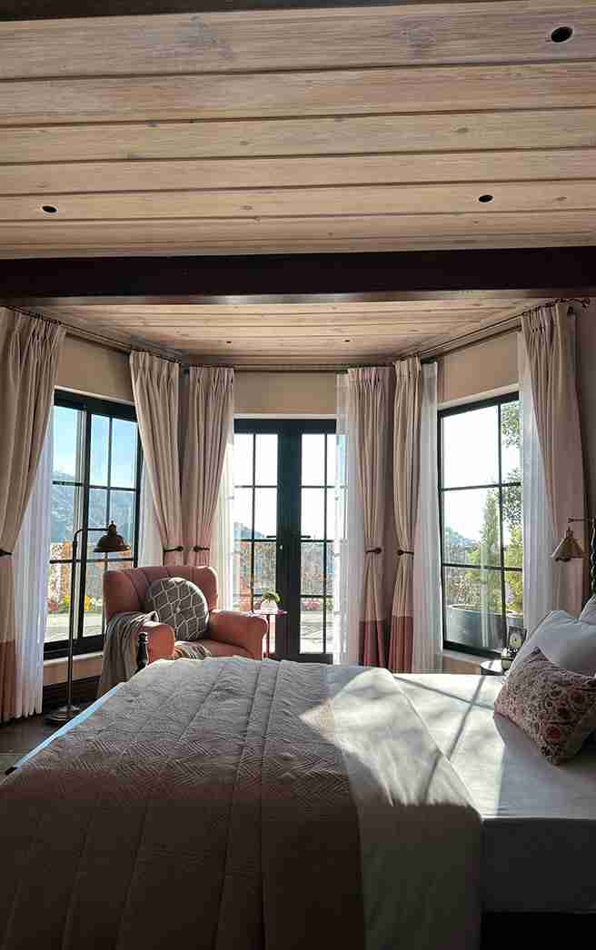 Bedroom with a View | Airyland Estate - Villa in Mussoorie