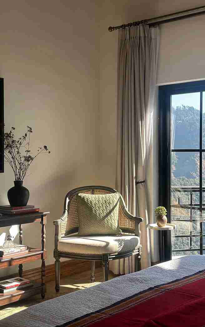 Luxury Bedroom with Balcony | Airyland Estate - Villa in Mussoorie