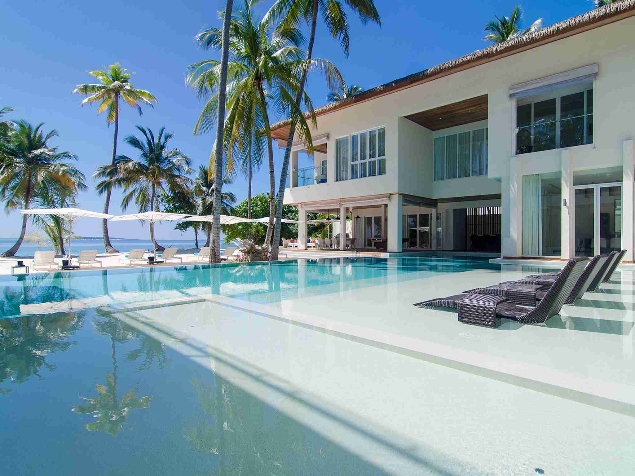 The Amilla Villa Estate - Luxuriate poolside