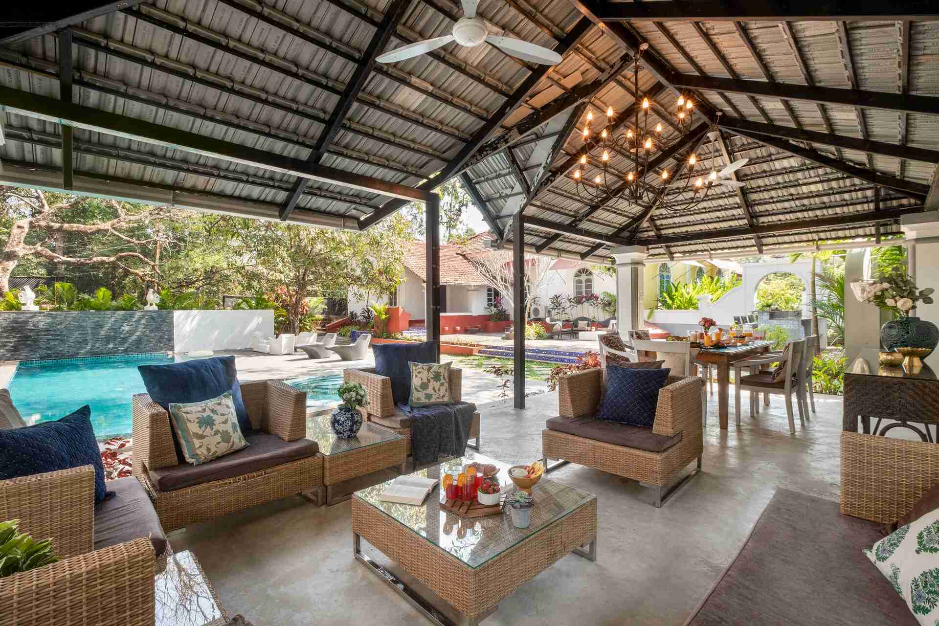 Bastora House - Outdoor Dining