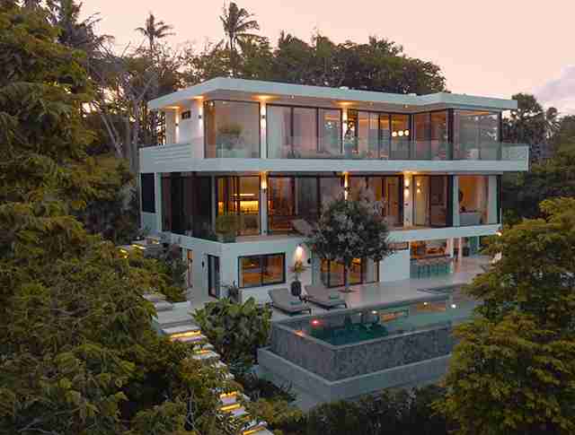 Casa Alma - Sleek modern tropical holiday villa