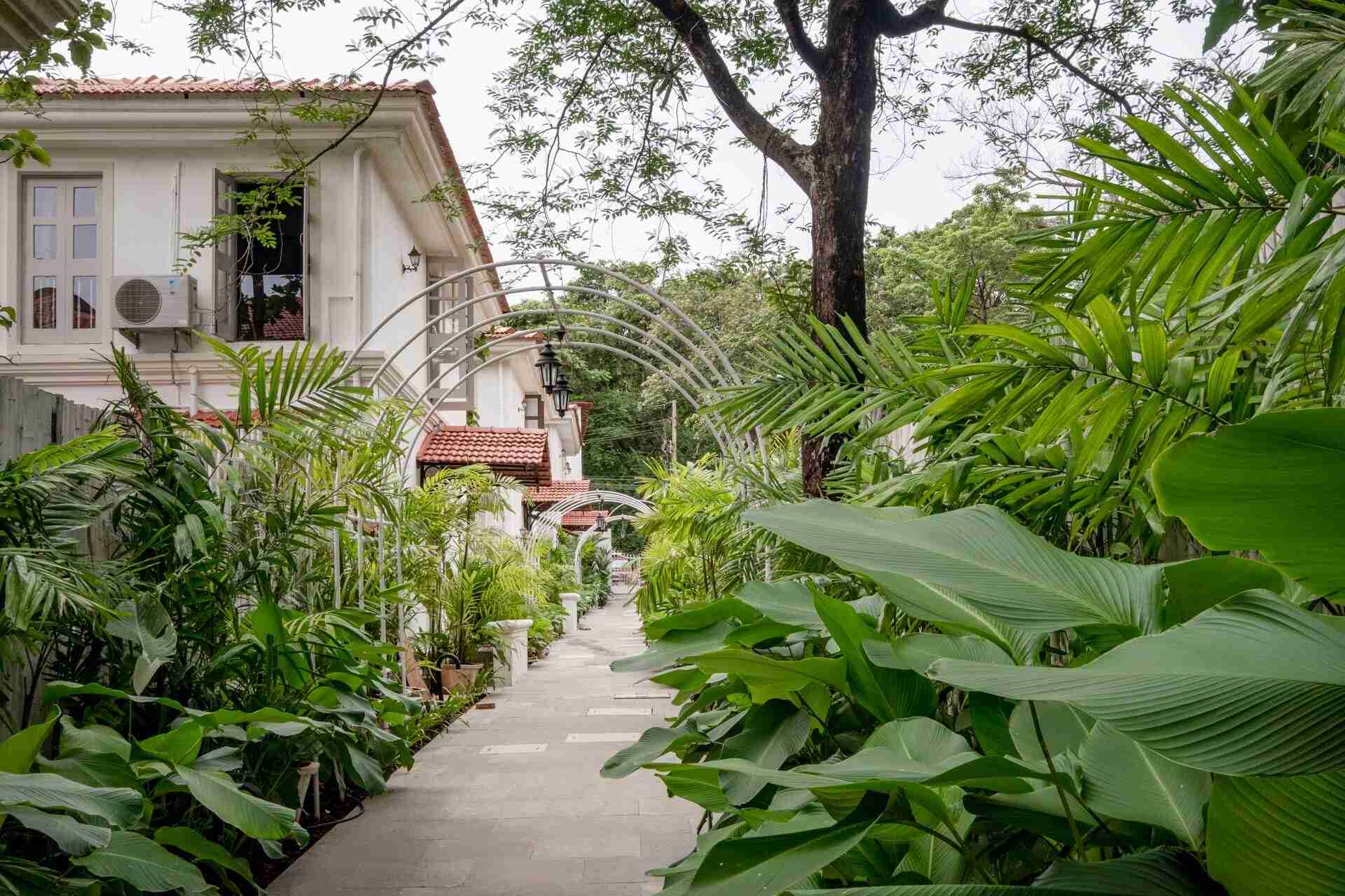 Castello Villa 5 - Common pathway