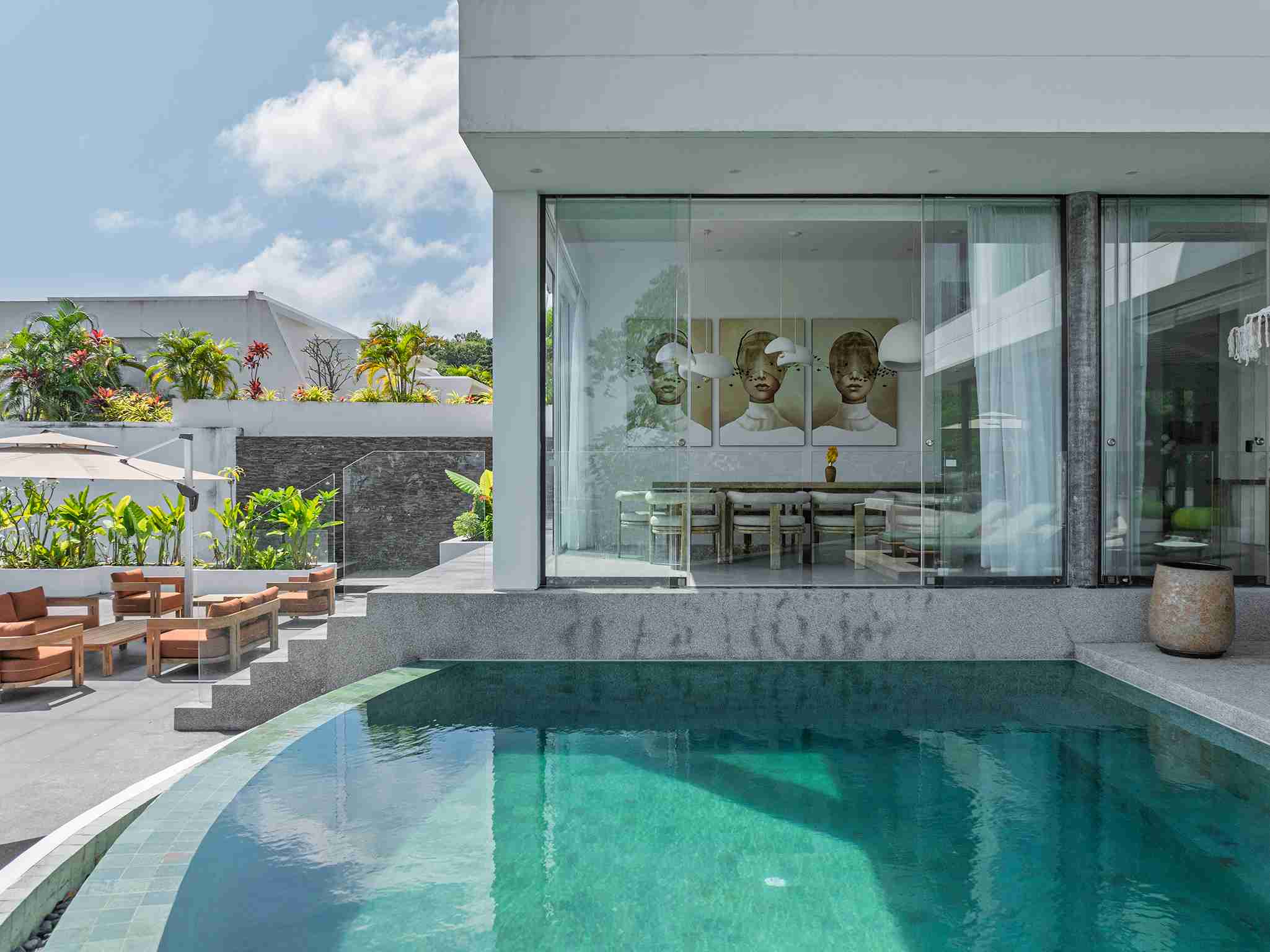 Golden Lotus - Villa Vie - Dining area by the pool