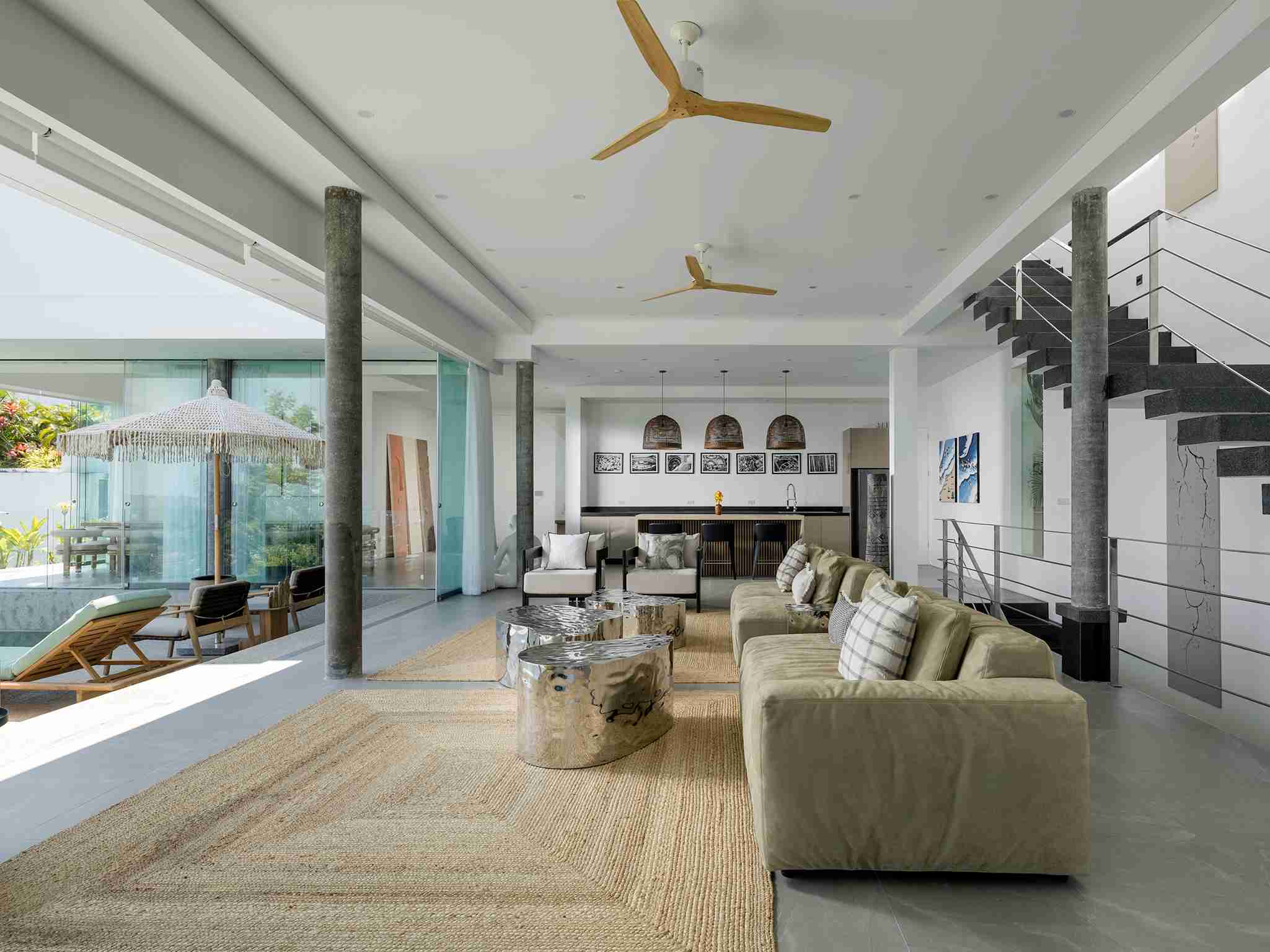 Golden Lotus - Villa Vie - Airy main floor living area