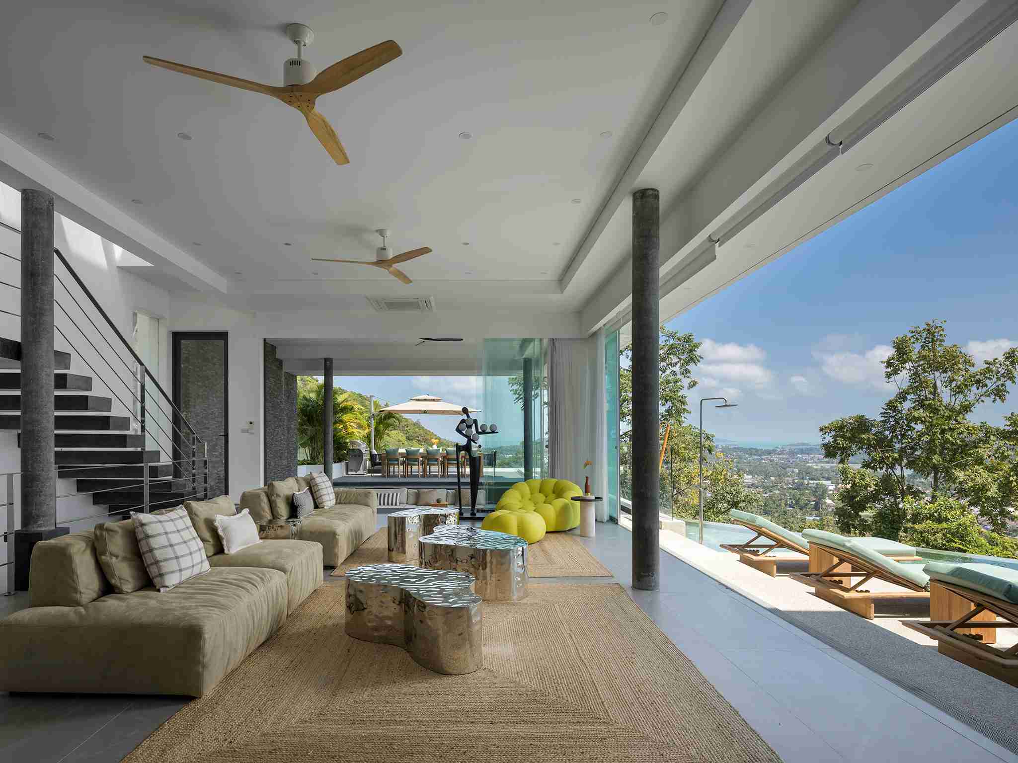 Golden Lotus - Villa Vie - Main floor living area