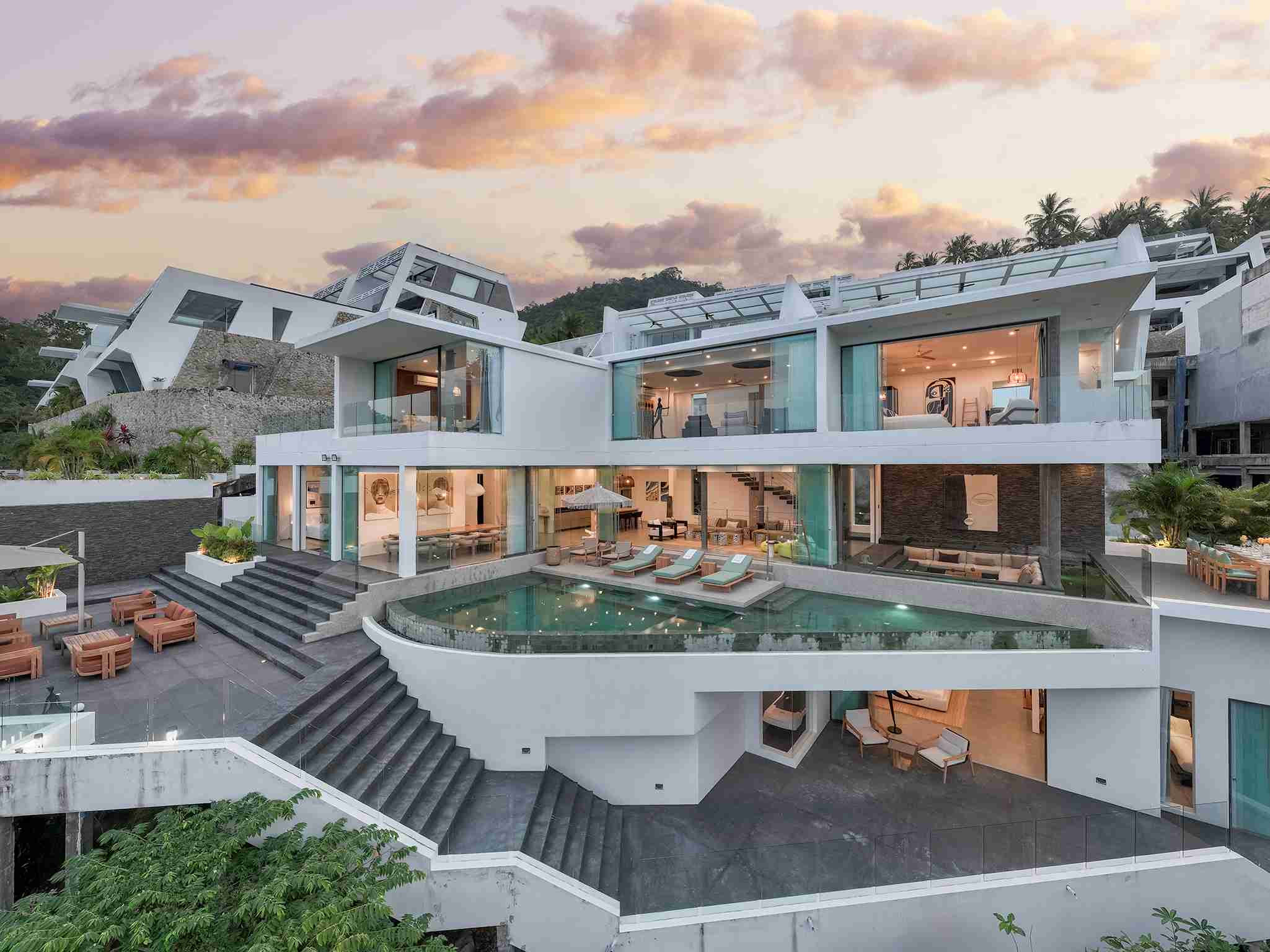 Golden Lotus - Villa Vie - Gleaming modern luxury villa at dusk