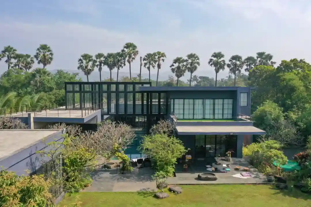 Greystone Manor - Villa Front view