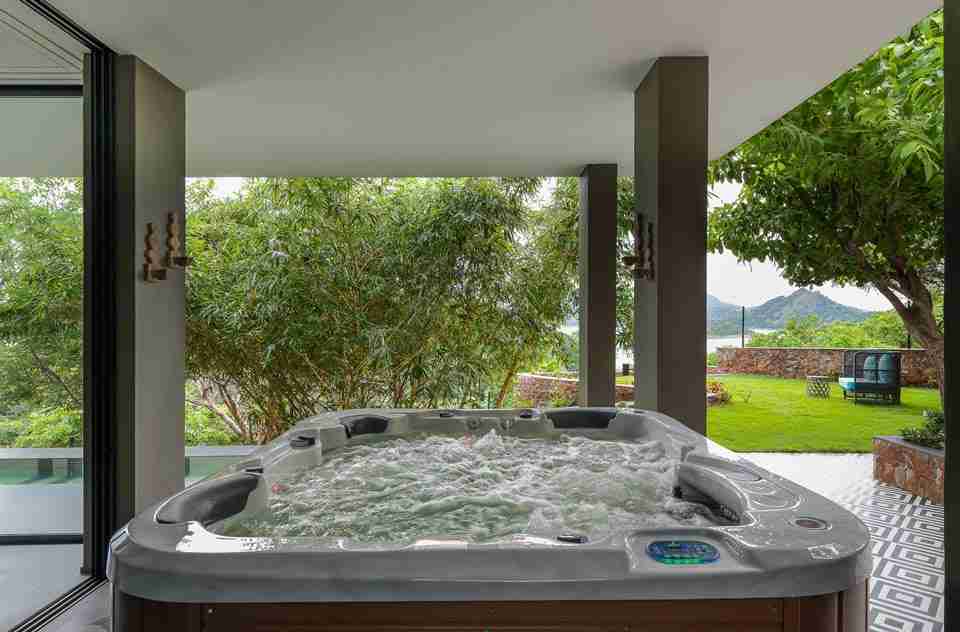 Jacuzzi - Lohono Stay