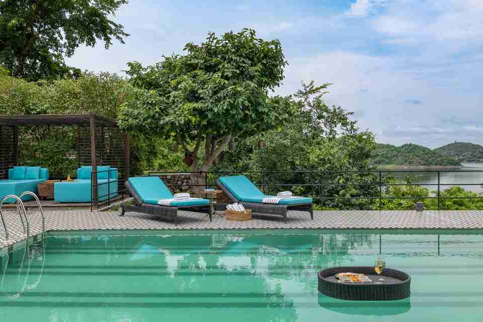 Poolside - Lohono Stay