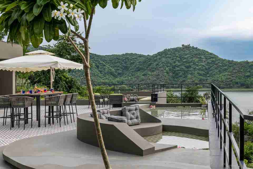 Deck Seating - Lohono Stay