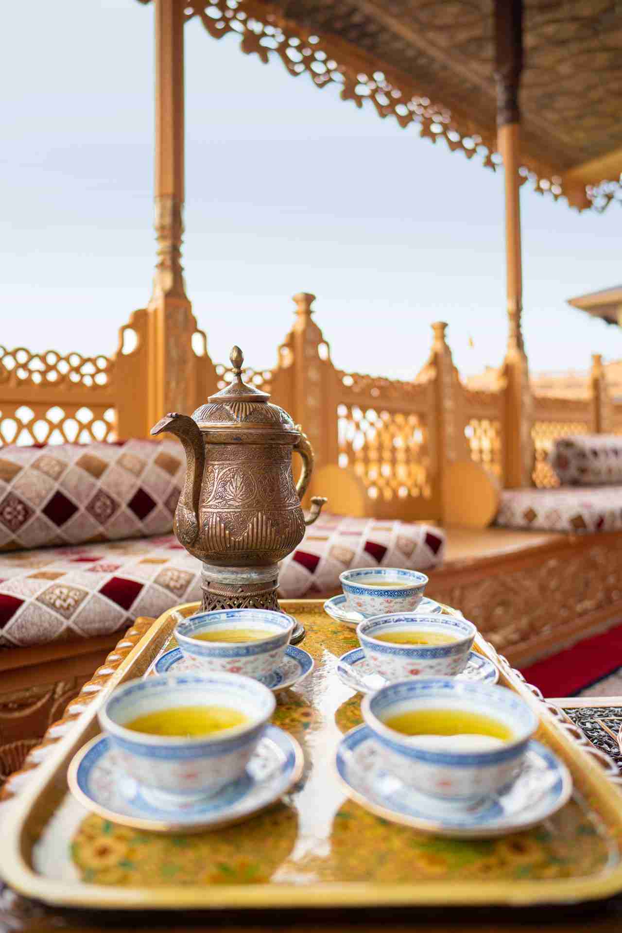 Harmukh Houseboat - Kashmiri Kahwa