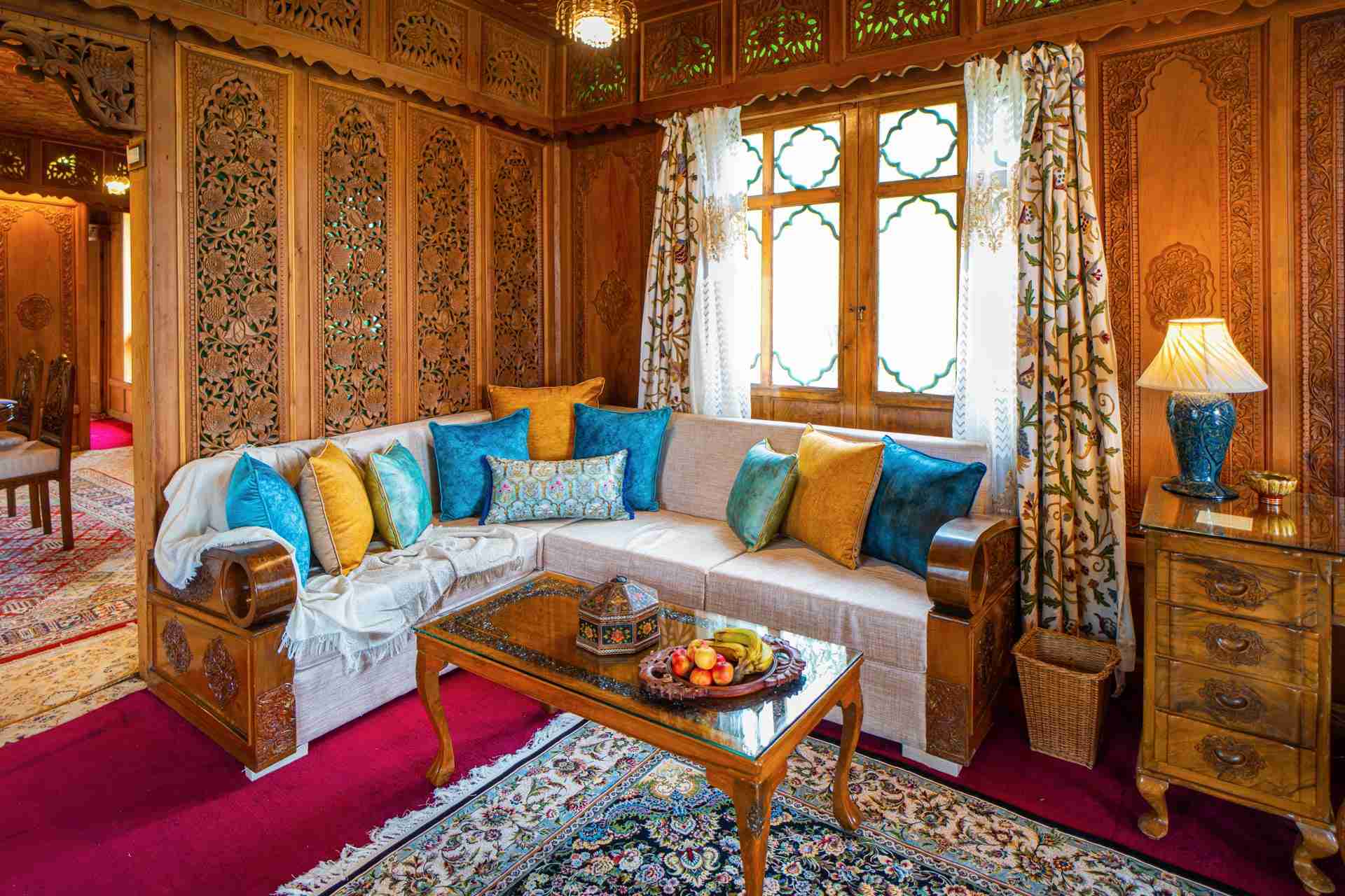Harmukh Houseboat - Living area