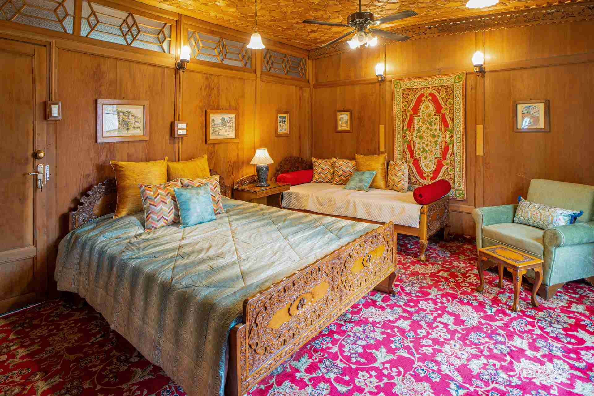 Harmukh Houseboat - bedroom 2