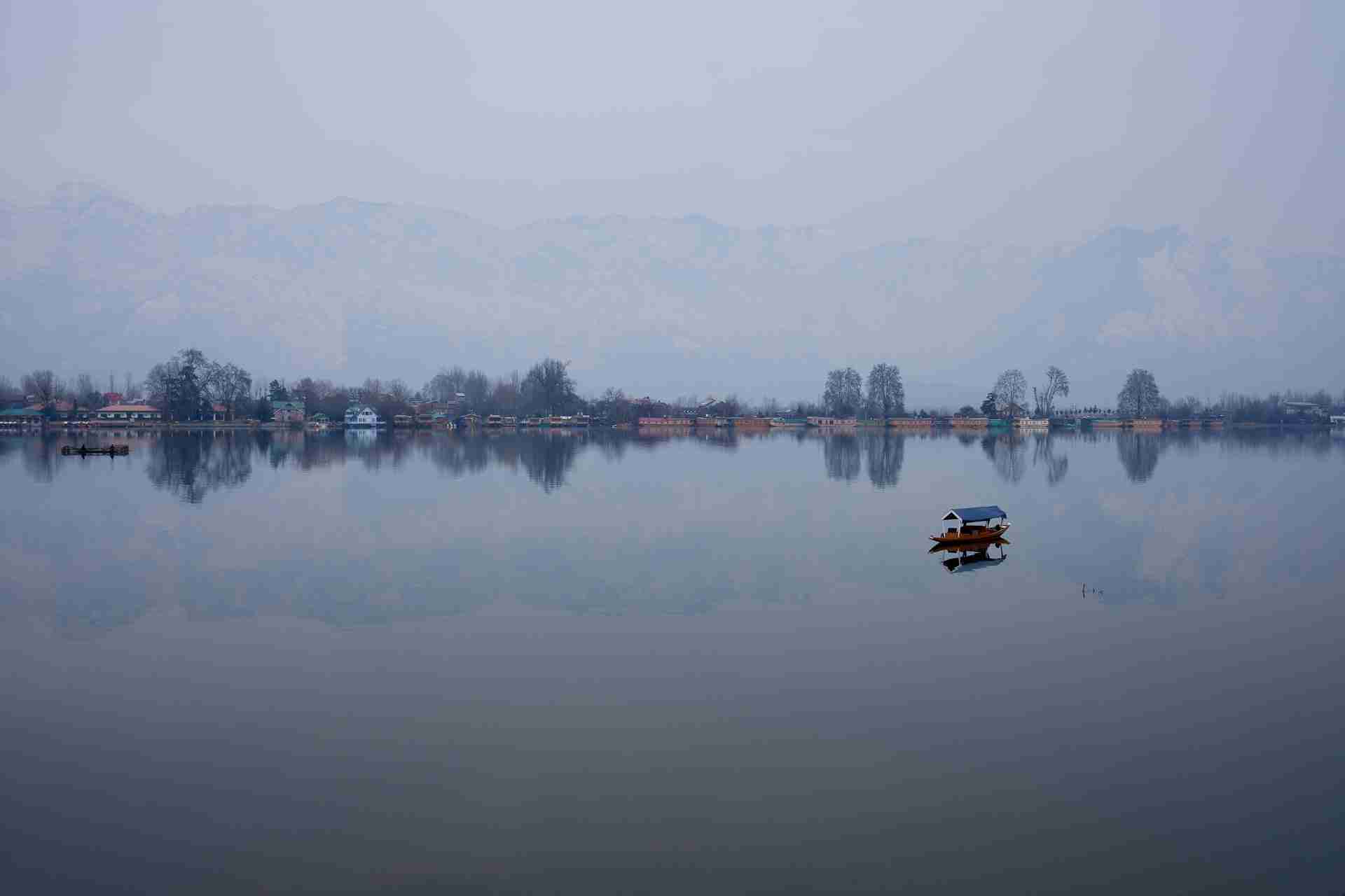 Harmukh Houseboat - Nigeen Lake - Kashmir