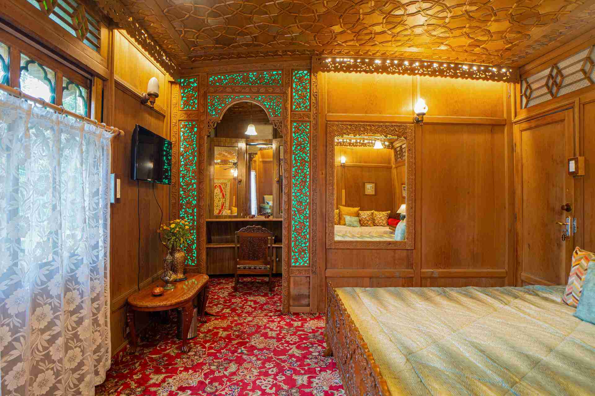Harmukh Houseboat - Bedroom area 2