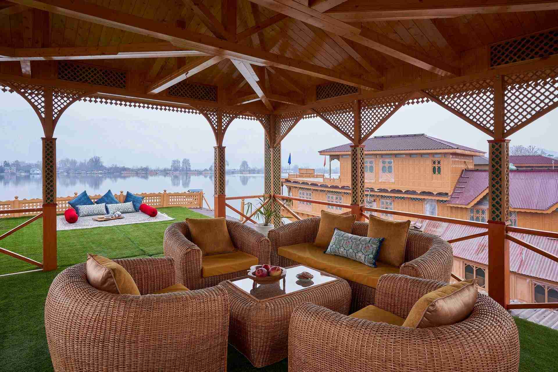 Harmukh Houseboat - Terrace Seating