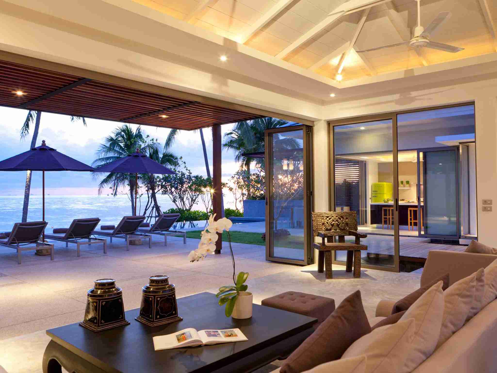 Inasia - Mesmerizing ocean views from the living area