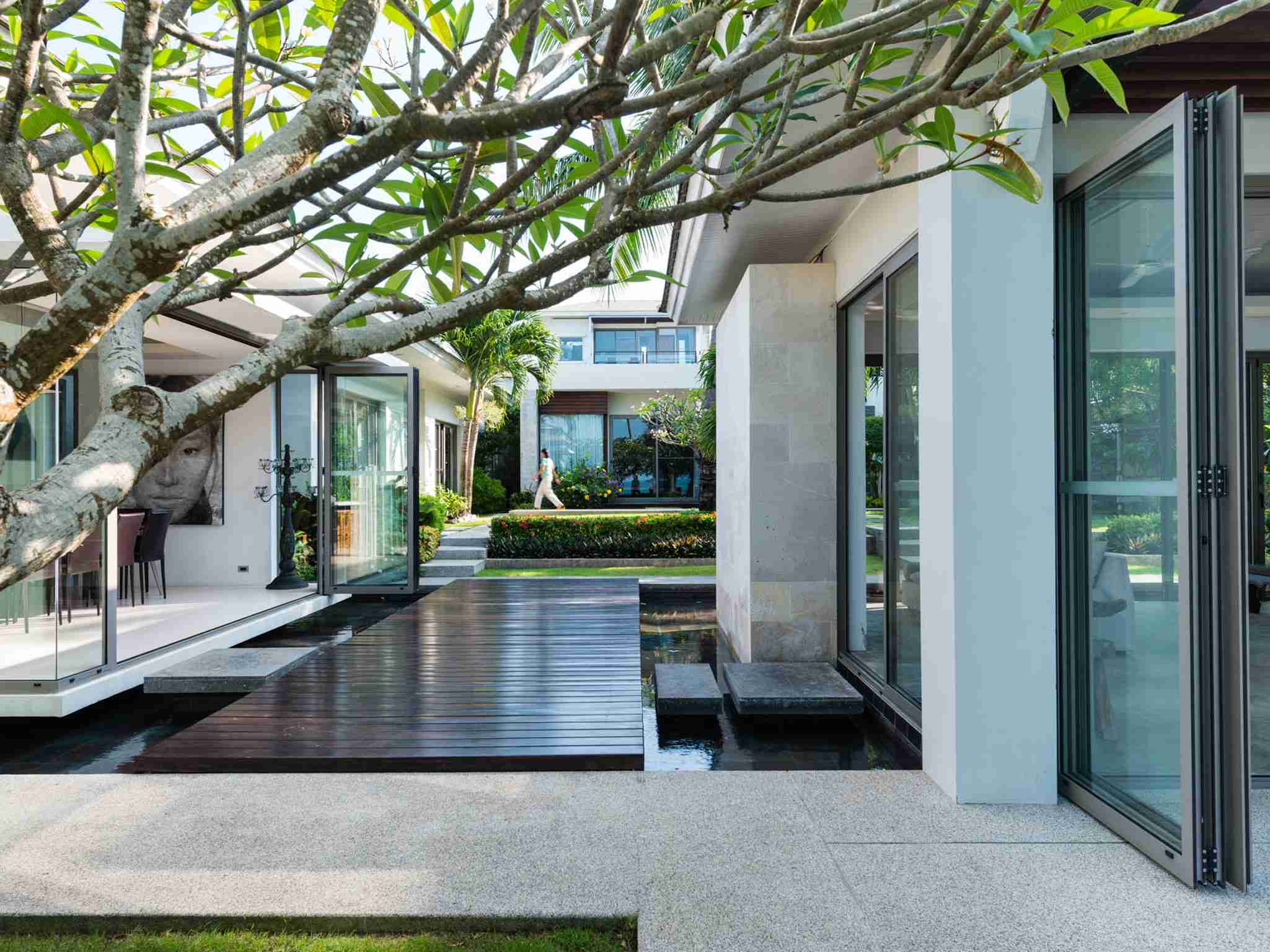 Inasia - Passageway thru the villa