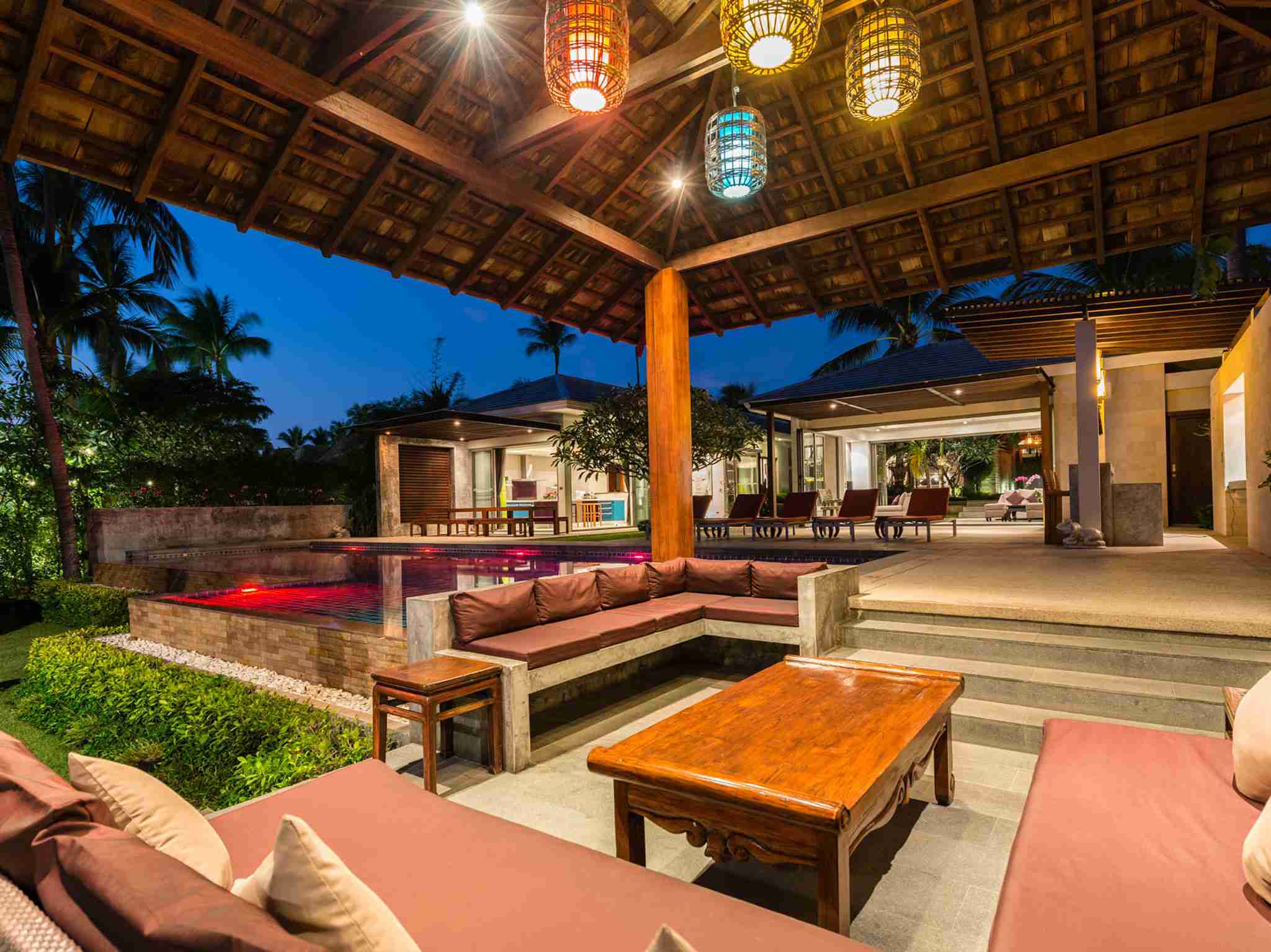 Inasia - Night lounging at the pool