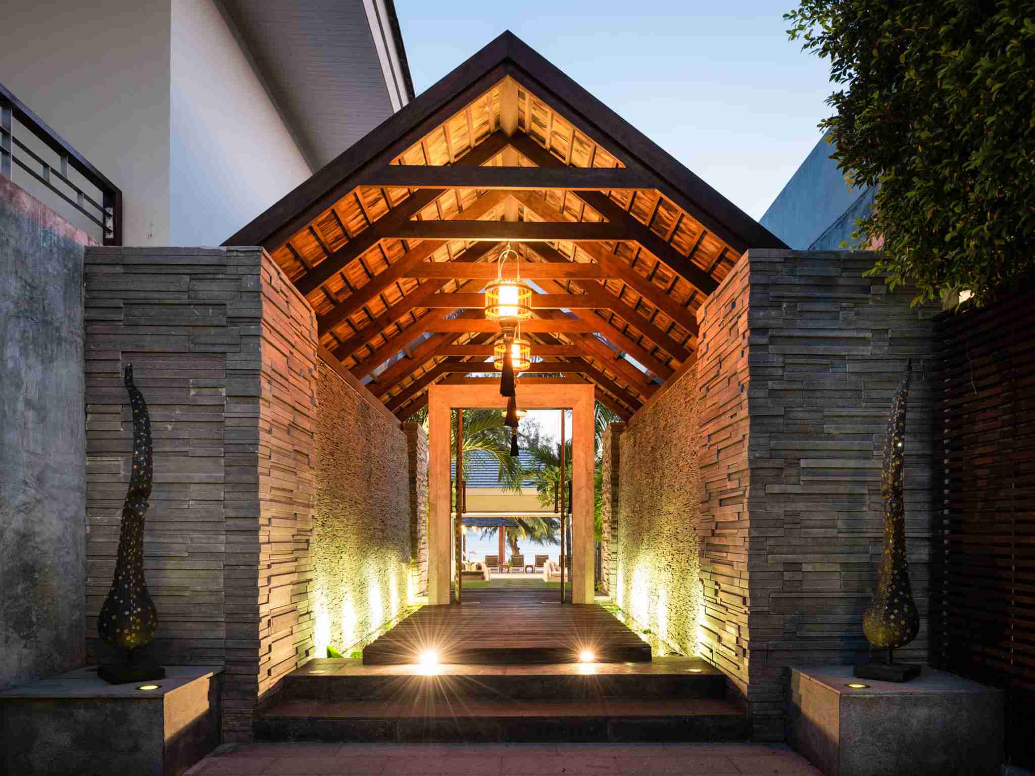 Inasia - Villa hallway